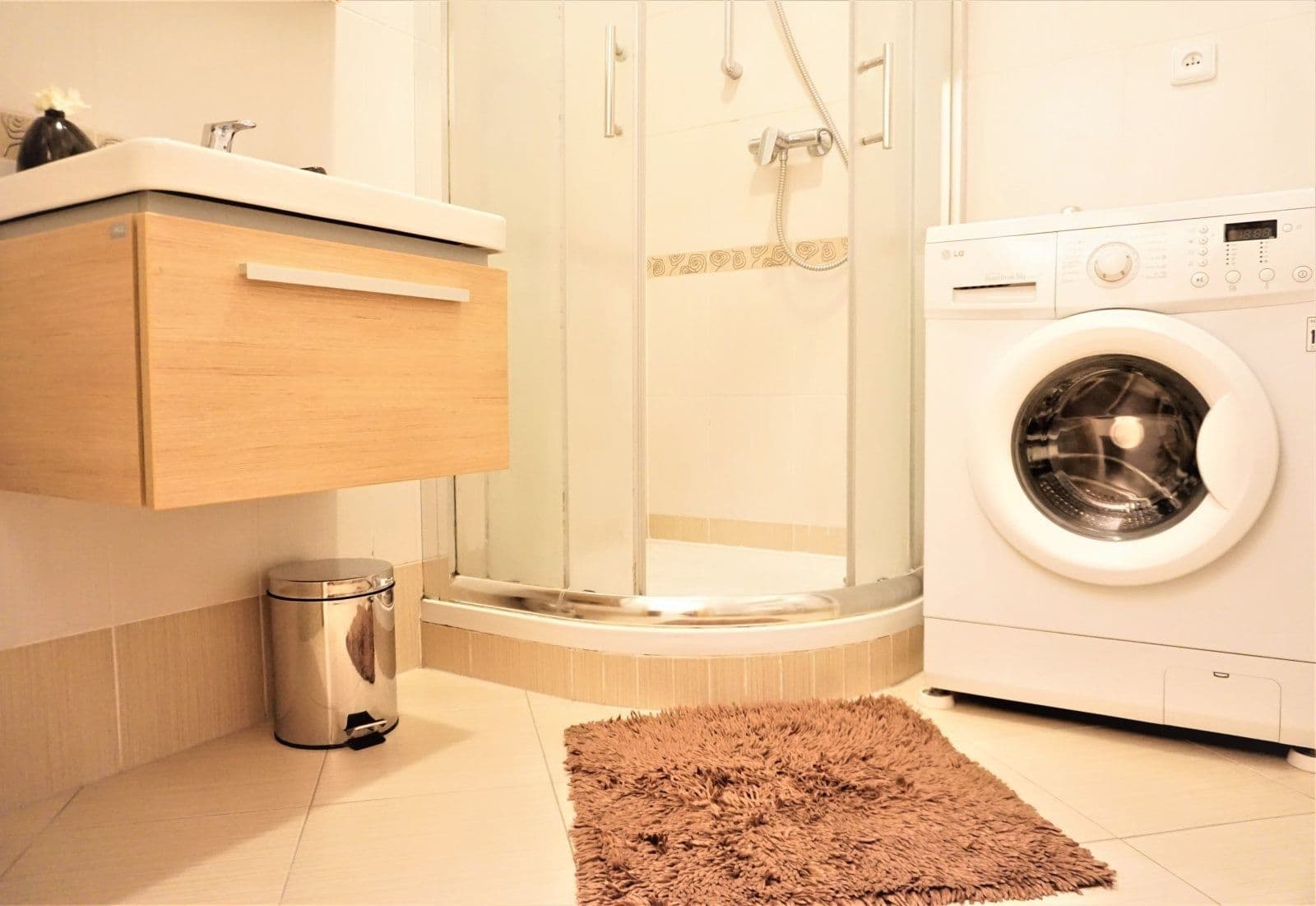 Prenájom bytu 1-izbový 30 m², Milotická, Praha, Praha Prenájom bytu 1-izbový 30 m², Milotická, Praha, Praha