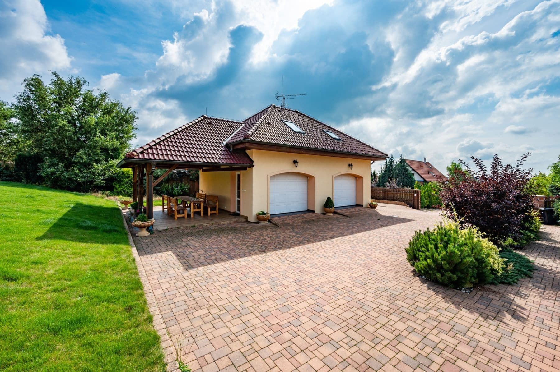 Predaj domu 674 m², pozemek 1.567 m², Vrcha II, Divišov, Středočeský kraj Predaj domu 674 m², pozemek 1.567 m², Vrcha II, Divišov, Středočeský kraj