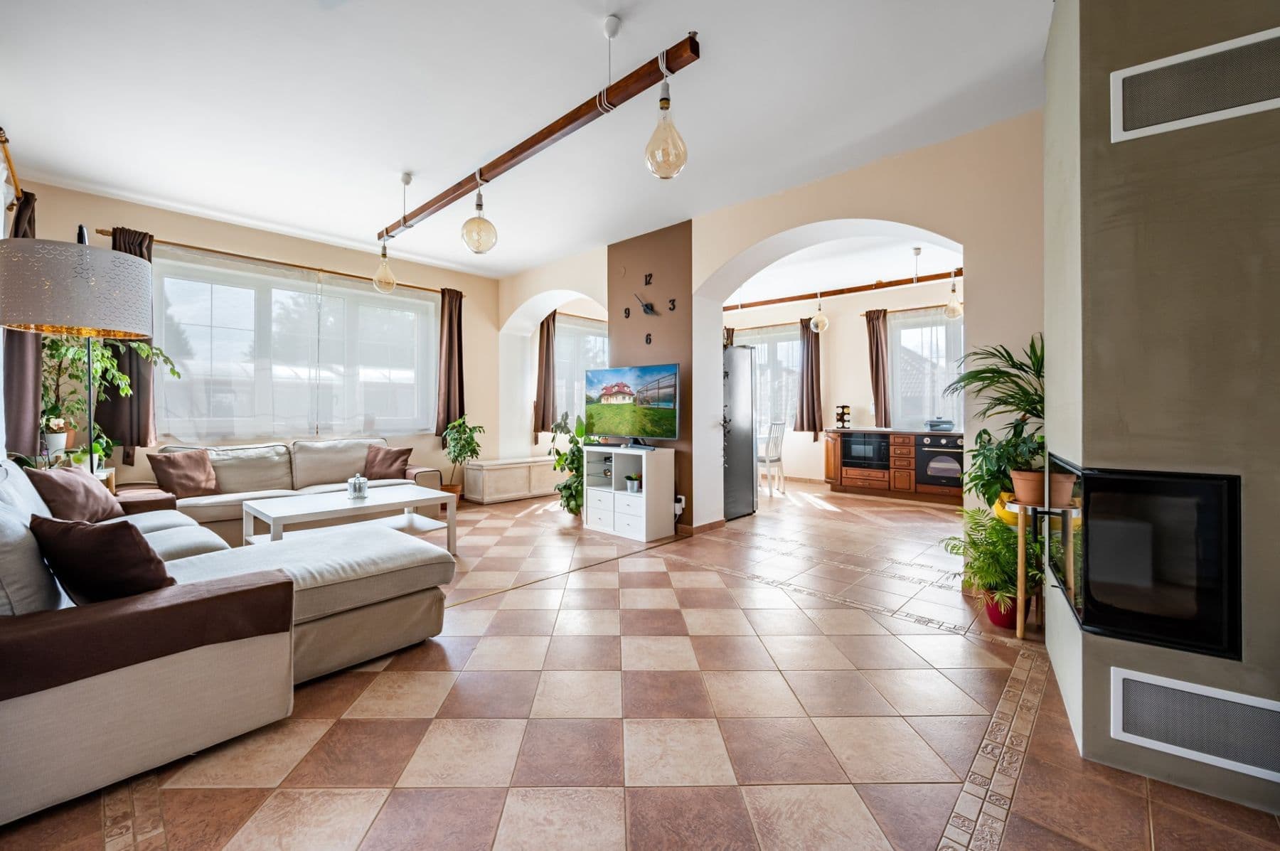 Predaj domu 674 m², pozemek 1.567 m², Vrcha II, Divišov, Středočeský kraj Predaj domu 674 m², pozemek 1.567 m², Vrcha II, Divišov, Středočeský kraj