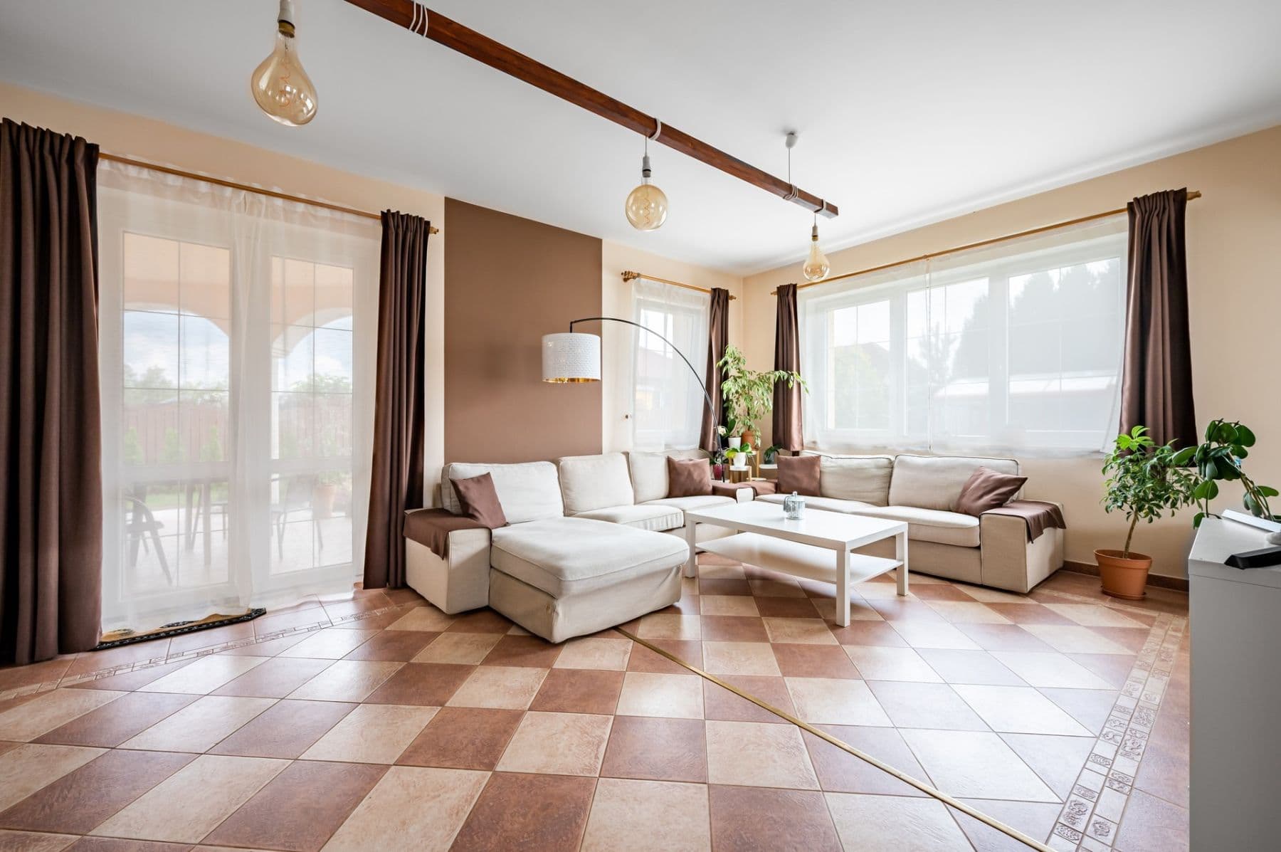 Predaj domu 674 m², pozemek 1.567 m², Vrcha II, Divišov, Středočeský kraj Predaj domu 674 m², pozemek 1.567 m², Vrcha II, Divišov, Středočeský kraj