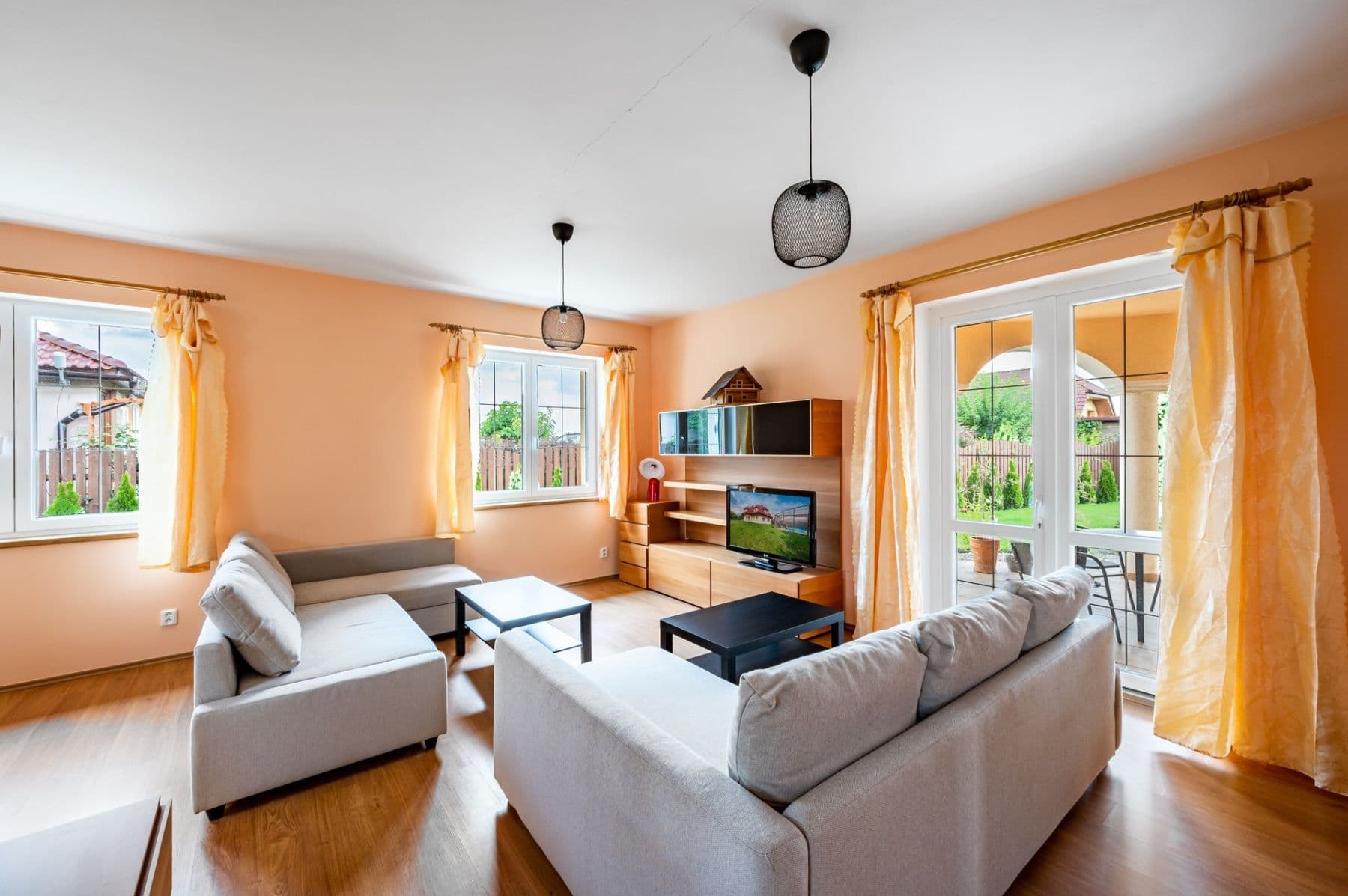 Predaj domu 674 m², pozemek 1.567 m², Vrcha II, Divišov, Středočeský kraj Predaj domu 674 m², pozemek 1.567 m², Vrcha II, Divišov, Středočeský kraj