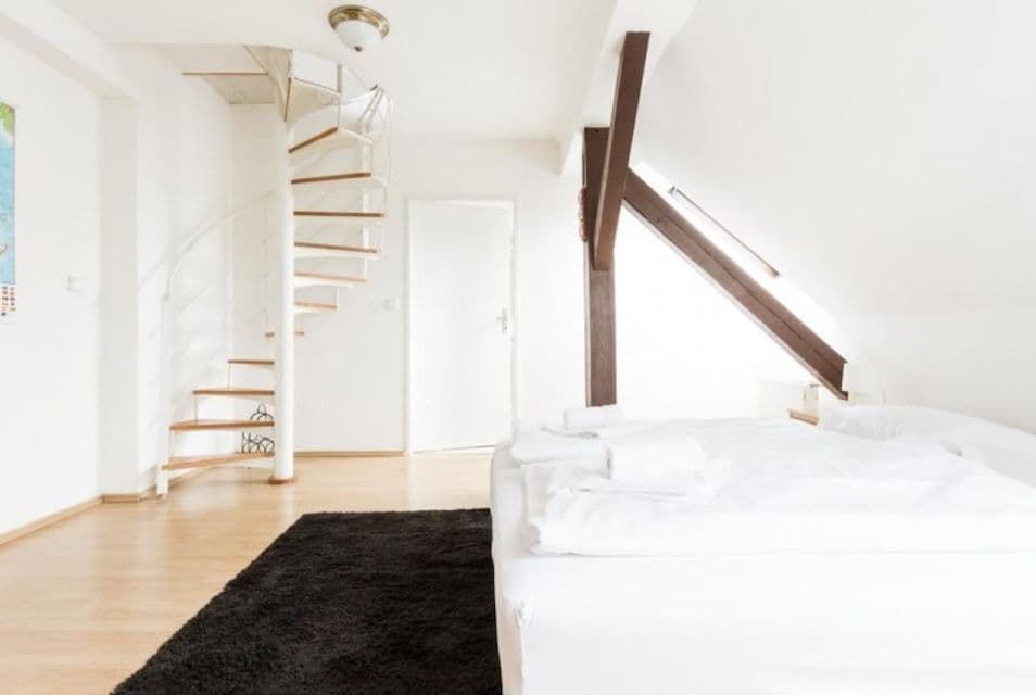 Prenájom bytu 2-izbový 87 m², Holandská, Praha, Praha Prenájom bytu 2-izbový 87 m², Holandská, Praha, Praha