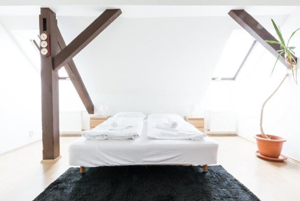 Prenájom bytu 2-izbový 87 m², Holandská, Praha, Praha Prenájom bytu 2-izbový 87 m², Holandská, Praha, Praha