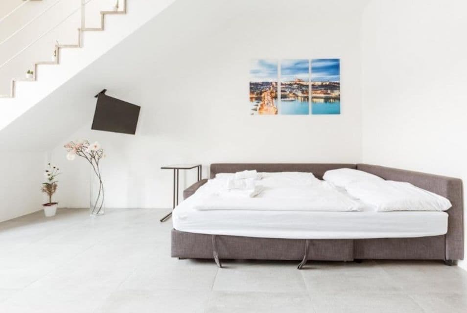 Prenájom bytu 2-izbový 87 m², Holandská, Praha, Praha Prenájom bytu 2-izbový 87 m², Holandská, Praha, Praha