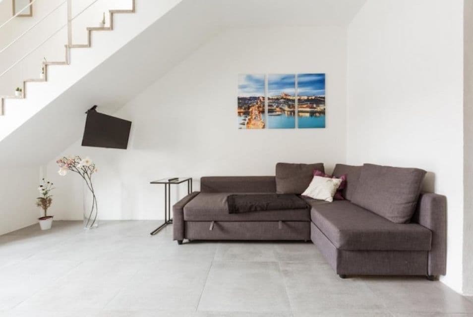 Prenájom bytu 2-izbový 87 m², Holandská, Praha, Praha Prenájom bytu 2-izbový 87 m², Holandská, Praha, Praha