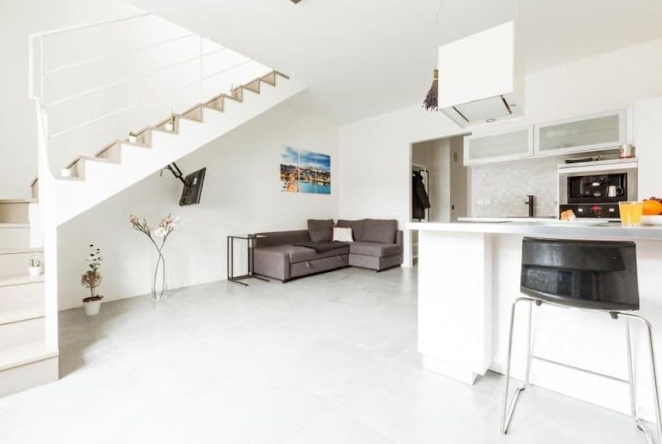 Prenájom bytu 2-izbový 87 m², Holandská, Praha, Praha Prenájom bytu 2-izbový 87 m², Holandská, Praha, Praha