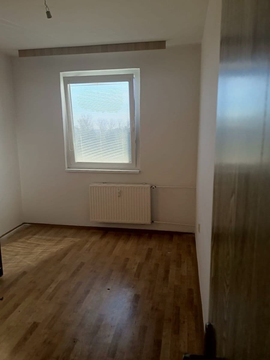 Prenájom bytu 3-izbový 80 m², Kpt. Jaroše, Neratovice, Středočeský kraj Prenájom bytu 3-izbový 80 m², Kpt. Jaroše, Neratovice, Středočeský kraj