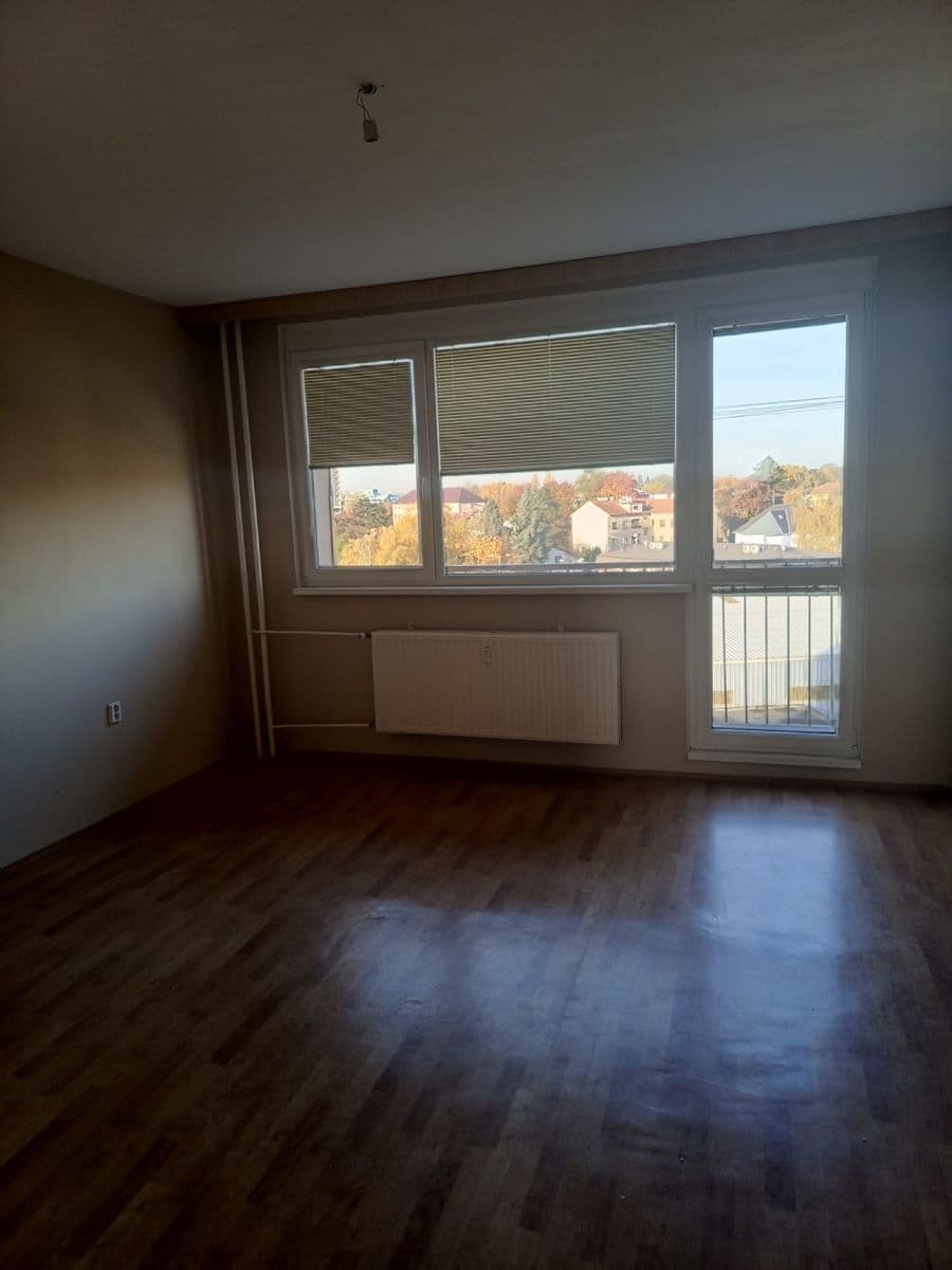 Prenájom bytu 3-izbový 80 m², Kpt. Jaroše, Neratovice, Středočeský kraj Prenájom bytu 3-izbový 80 m², Kpt. Jaroše, Neratovice, Středočeský kraj