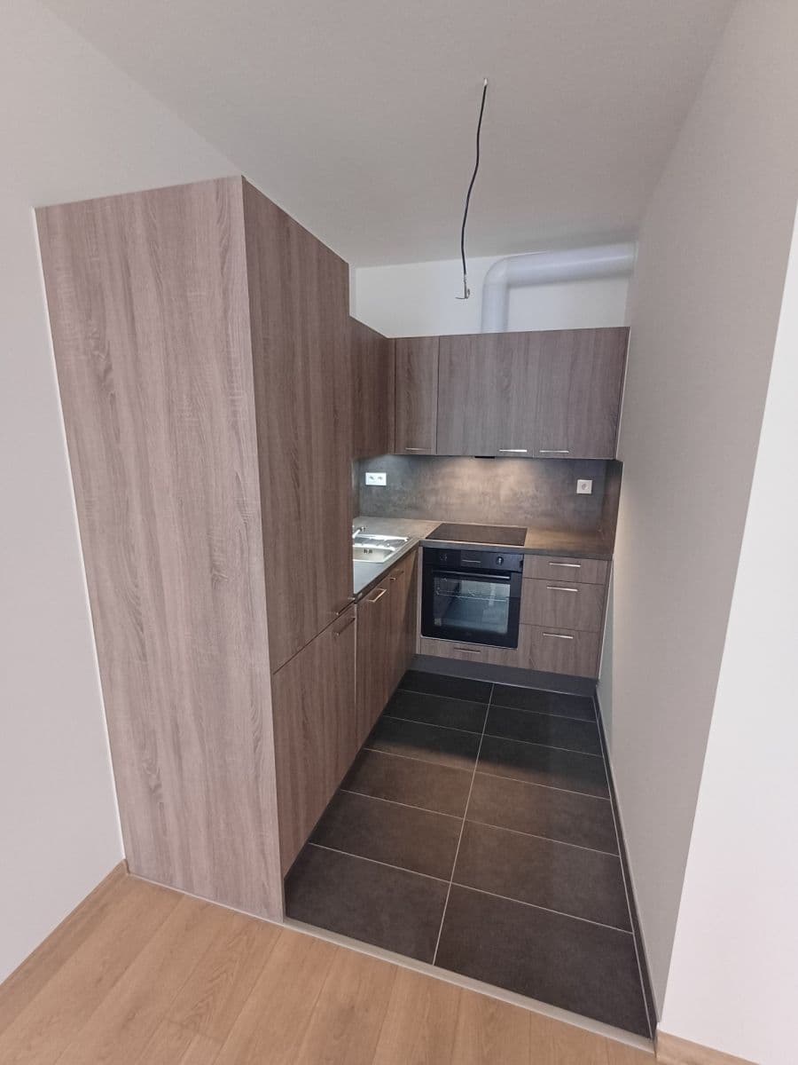 Prenájom bytu 2-izbový 42 m², Fabiánové, Praha, Praha Prenájom bytu 2-izbový 42 m², Fabiánové, Praha, Praha