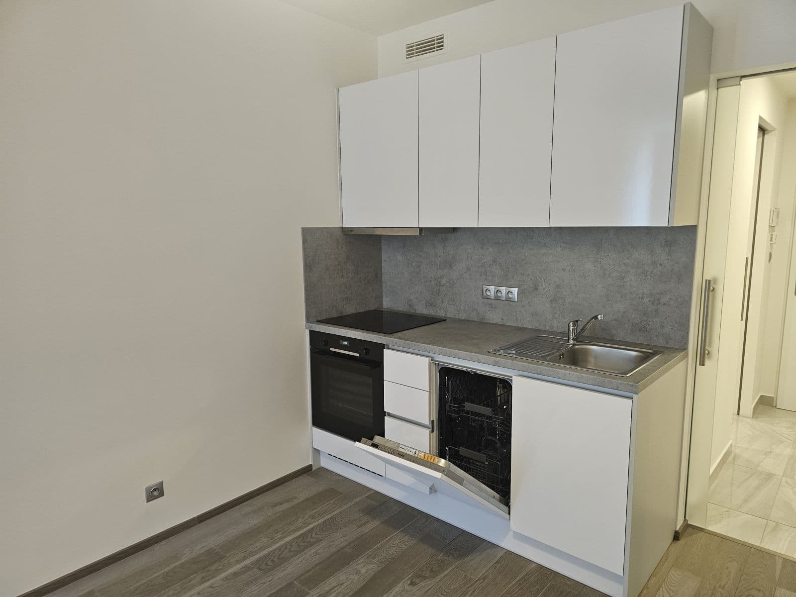 Prenájom bytu 38 m², Kurta Konráda, Praha, Praha Prenájom bytu 38 m², Kurta Konráda, Praha, Praha