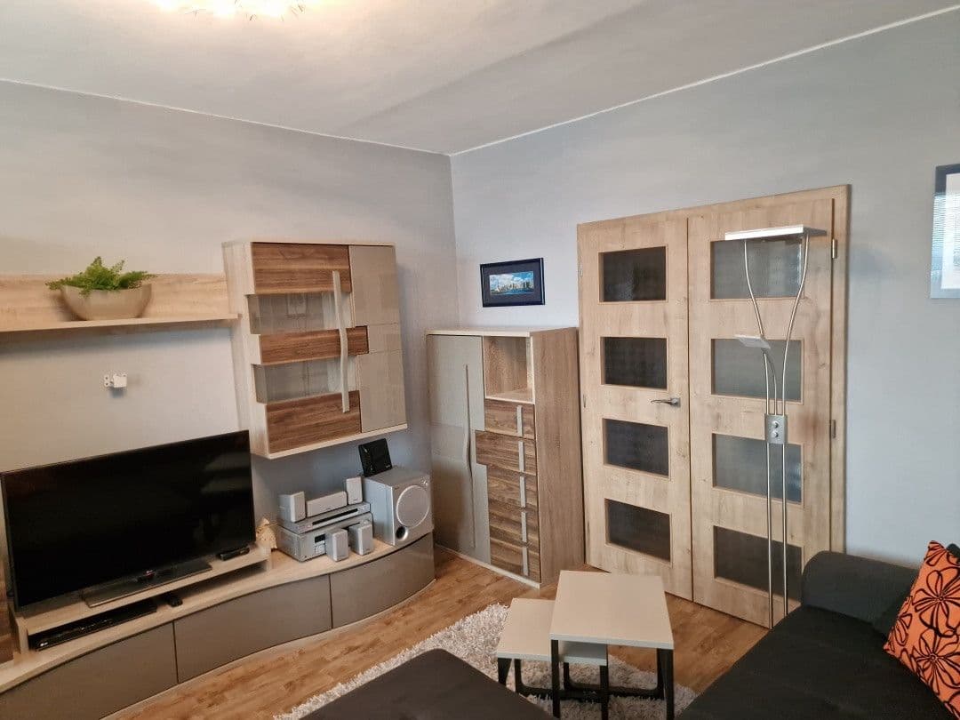 Prenájom bytu 3-izbový 79 m², Libušina, Liberec, Liberecký kraj Prenájom bytu 3-izbový 79 m², Libušina, Liberec, Liberecký kraj
