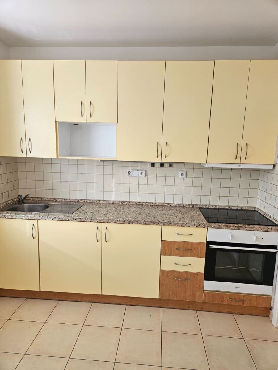 Prenájom bytu 2-izbový 53 m², Úhonická, Jeneč, Středočeský kraj Prenájom bytu 2-izbový 53 m², Úhonická, Jeneč, Středočeský kraj