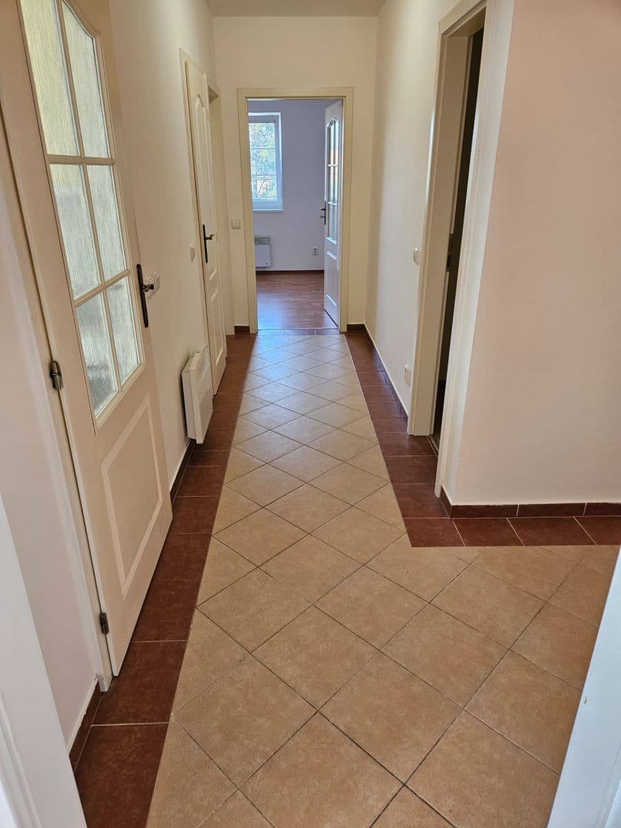 Prenájom bytu 2-izbový 53 m², Úhonická, Jeneč, Středočeský kraj Prenájom bytu 2-izbový 53 m², Úhonická, Jeneč, Středočeský kraj