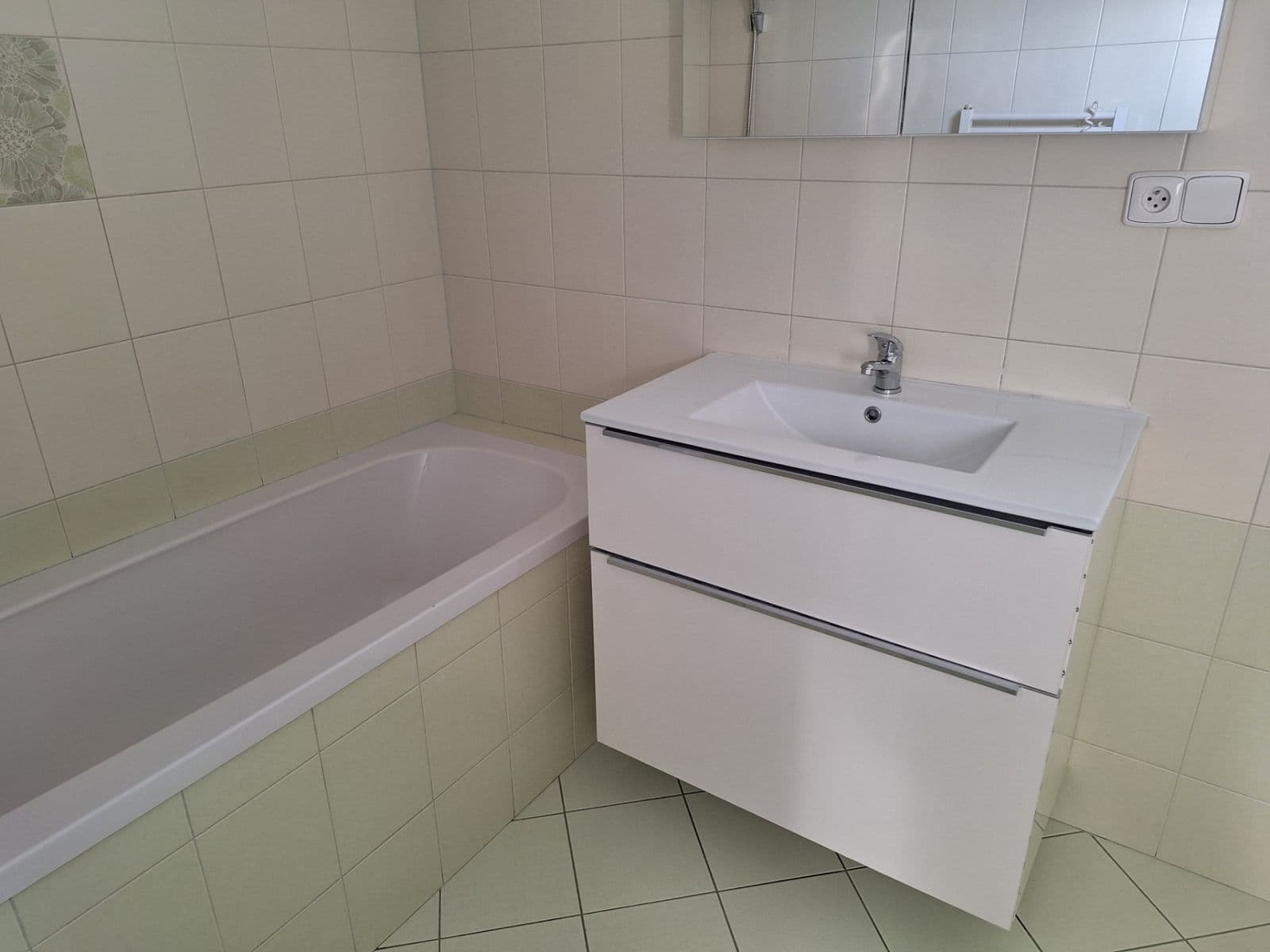 Prenájom bytu 2-izbový 53 m², Úhonická, Jeneč, Středočeský kraj Prenájom bytu 2-izbový 53 m², Úhonická, Jeneč, Středočeský kraj