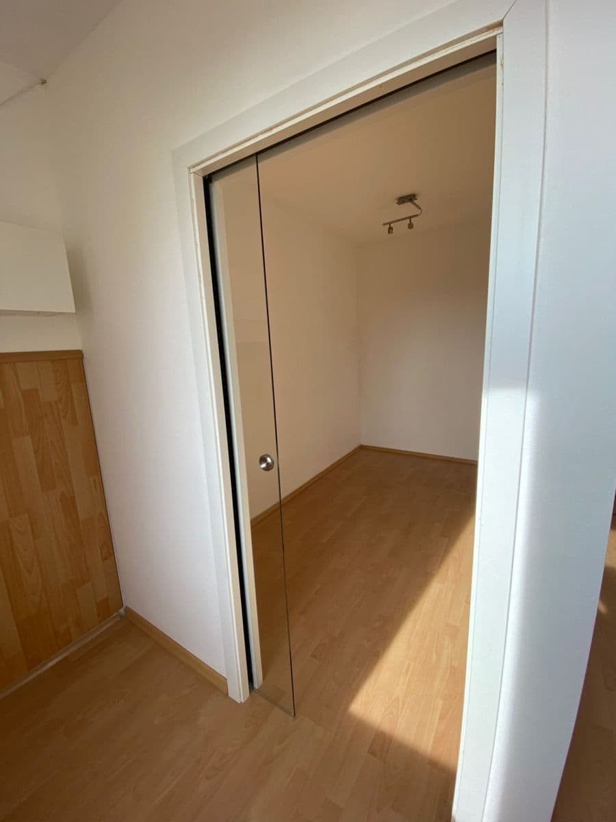 Predaj bytu 1-izbový 39 m², Hnězdenská, Praha, Praha Predaj bytu 1-izbový 39 m², Hnězdenská, Praha, Praha