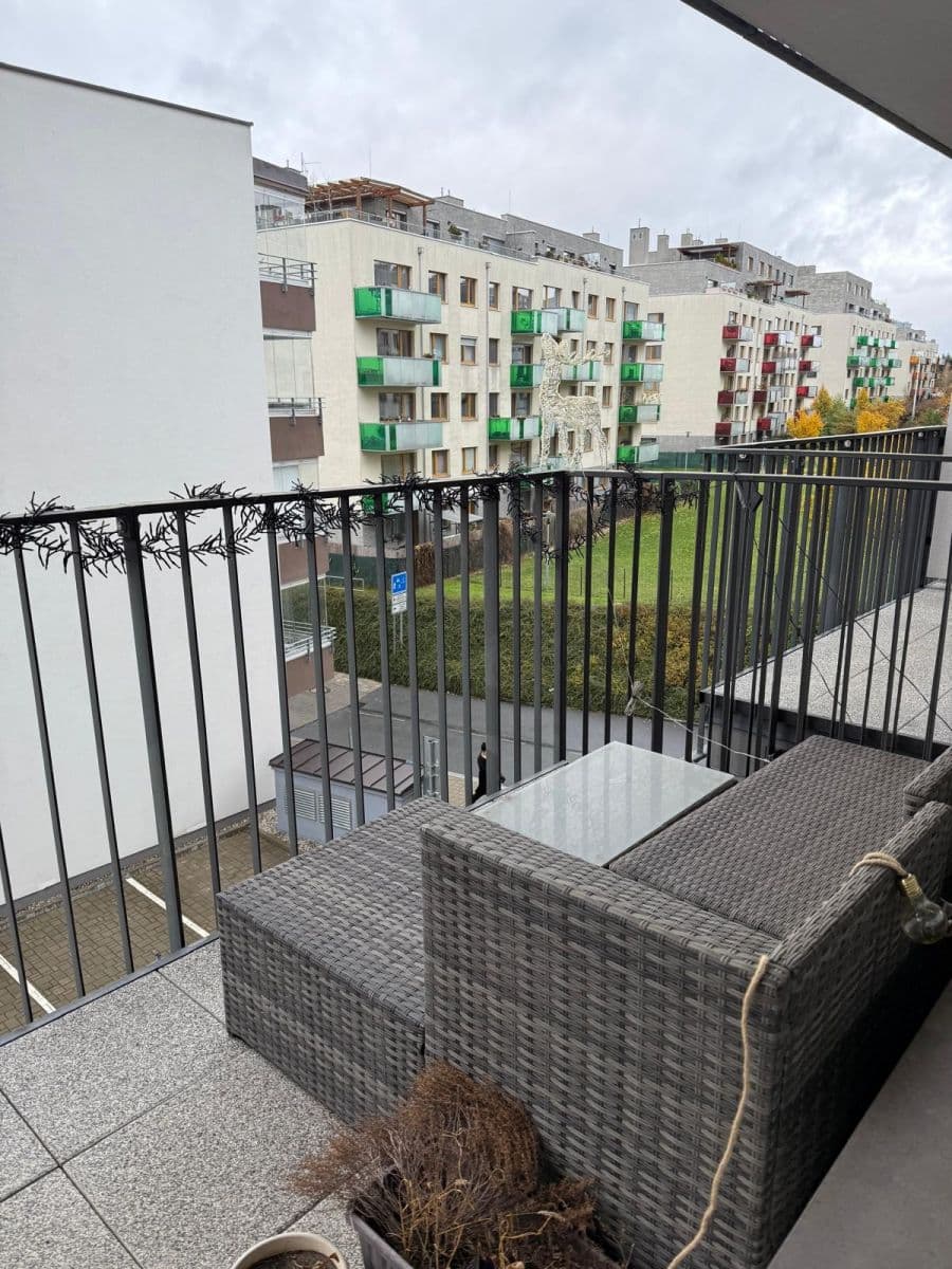 Prenájom bytu 2-izbový 55 m², Československého exilu, Praha, Praha Prenájom bytu 2-izbový 55 m², Československého exilu, Praha, Praha