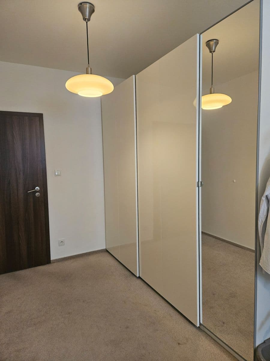 Prenájom bytu 2-izbový 55 m², Československého exilu, Praha, Praha Prenájom bytu 2-izbový 55 m², Československého exilu, Praha, Praha