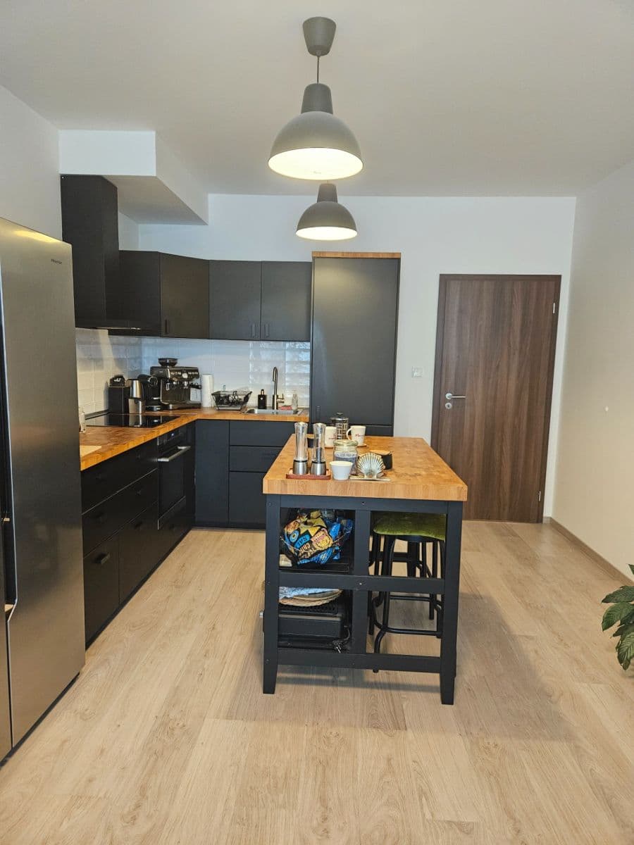Prenájom bytu 2-izbový 55 m², Československého exilu, Praha, Praha Prenájom bytu 2-izbový 55 m², Československého exilu, Praha, Praha