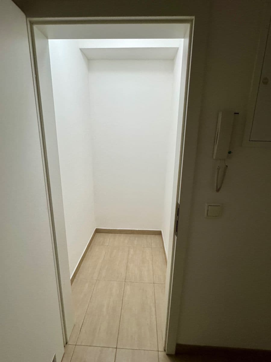 Predaj bytu 1-izbový 35 m², Pavla Beneše, Praha, Praha Predaj bytu 1-izbový 35 m², Pavla Beneše, Praha, Praha