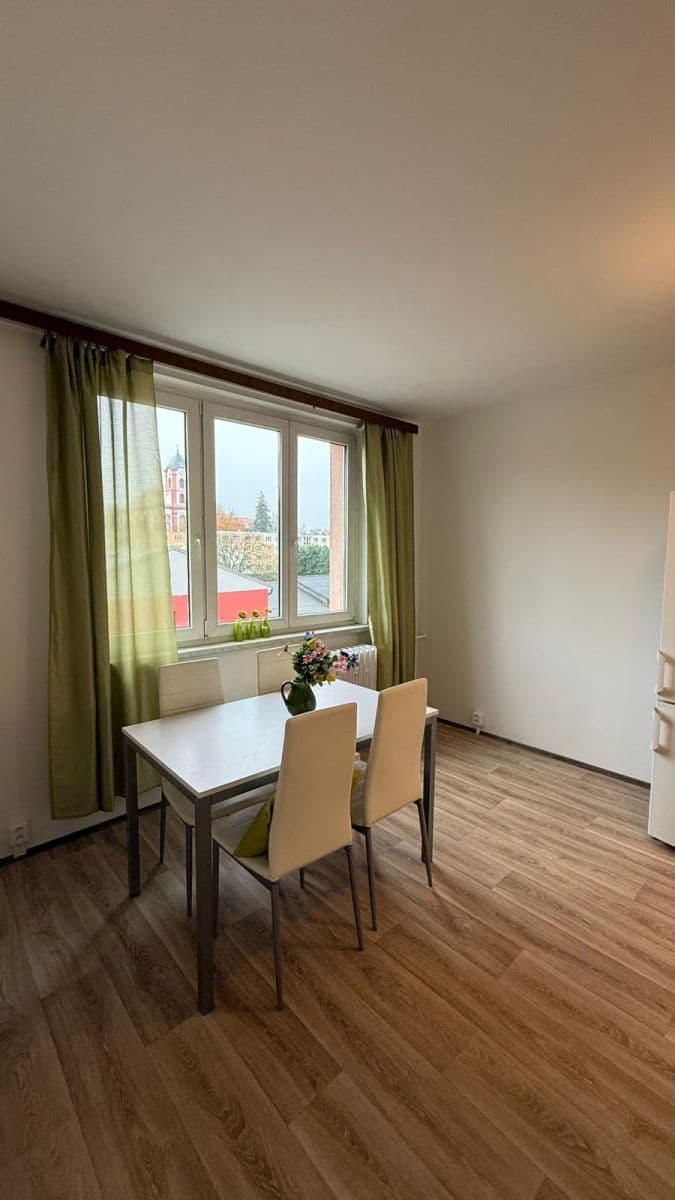 Prenájom bytu 1-izbový 35 m², Palackého, Chodov, Karlovarský kraj Prenájom bytu 1-izbový 35 m², Palackého, Chodov, Karlovarský kraj