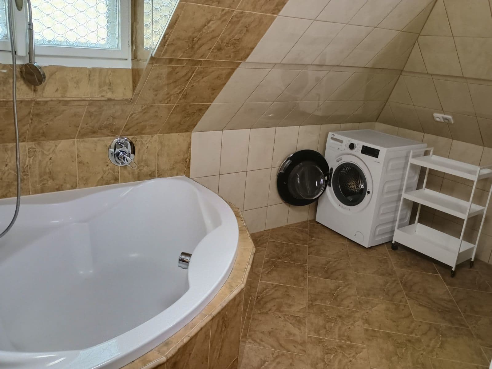 Prenájom bytu 3-izbový 85 m², Na Truhlářce, Praha, Praha Prenájom bytu 3-izbový 85 m², Na Truhlářce, Praha, Praha