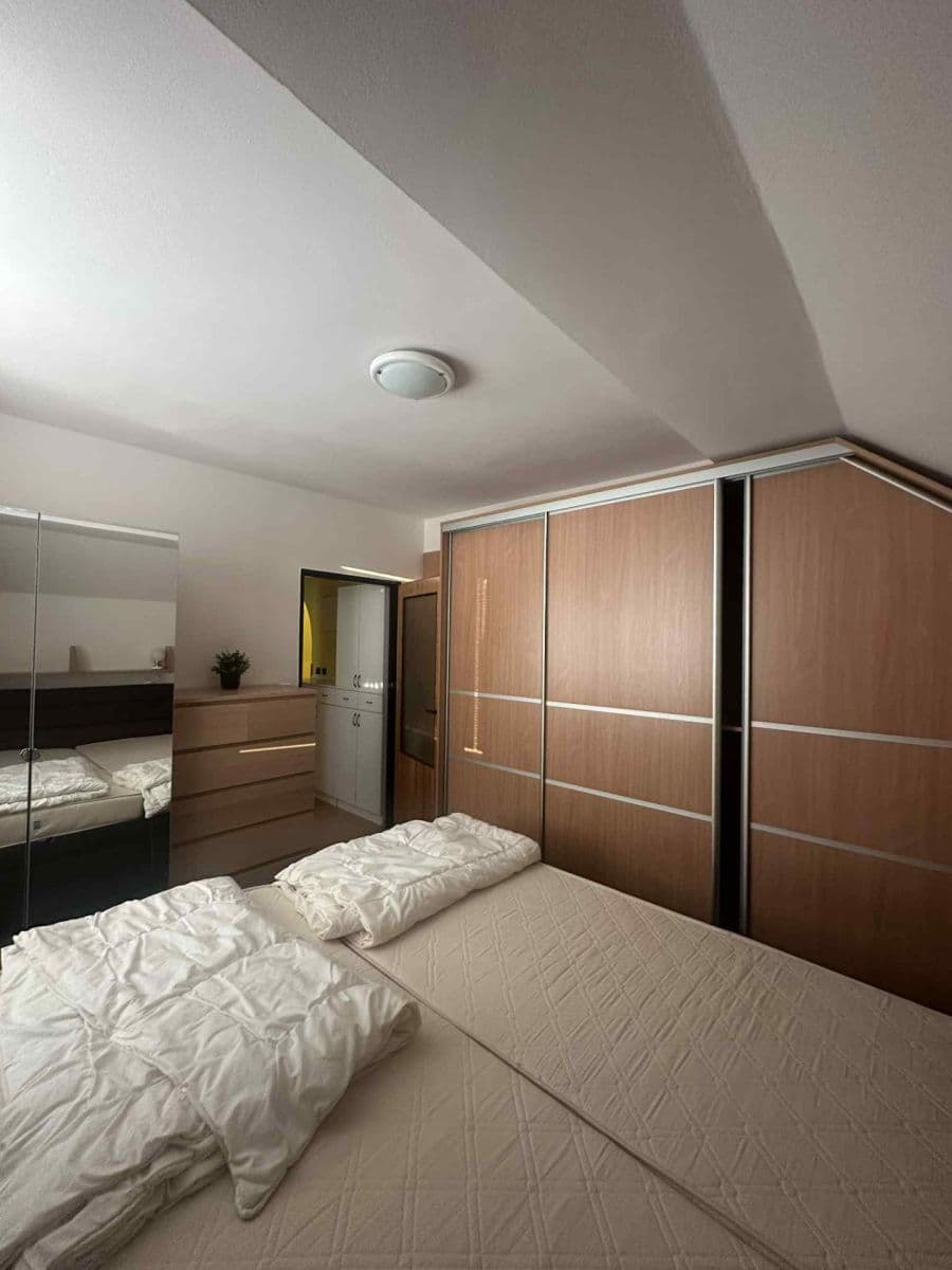 Prenájom bytu 3-izbový 78 m², Družstevní, Hrádek, Plzeňský kraj Prenájom bytu 3-izbový 78 m², Družstevní, Hrádek, Plzeňský kraj