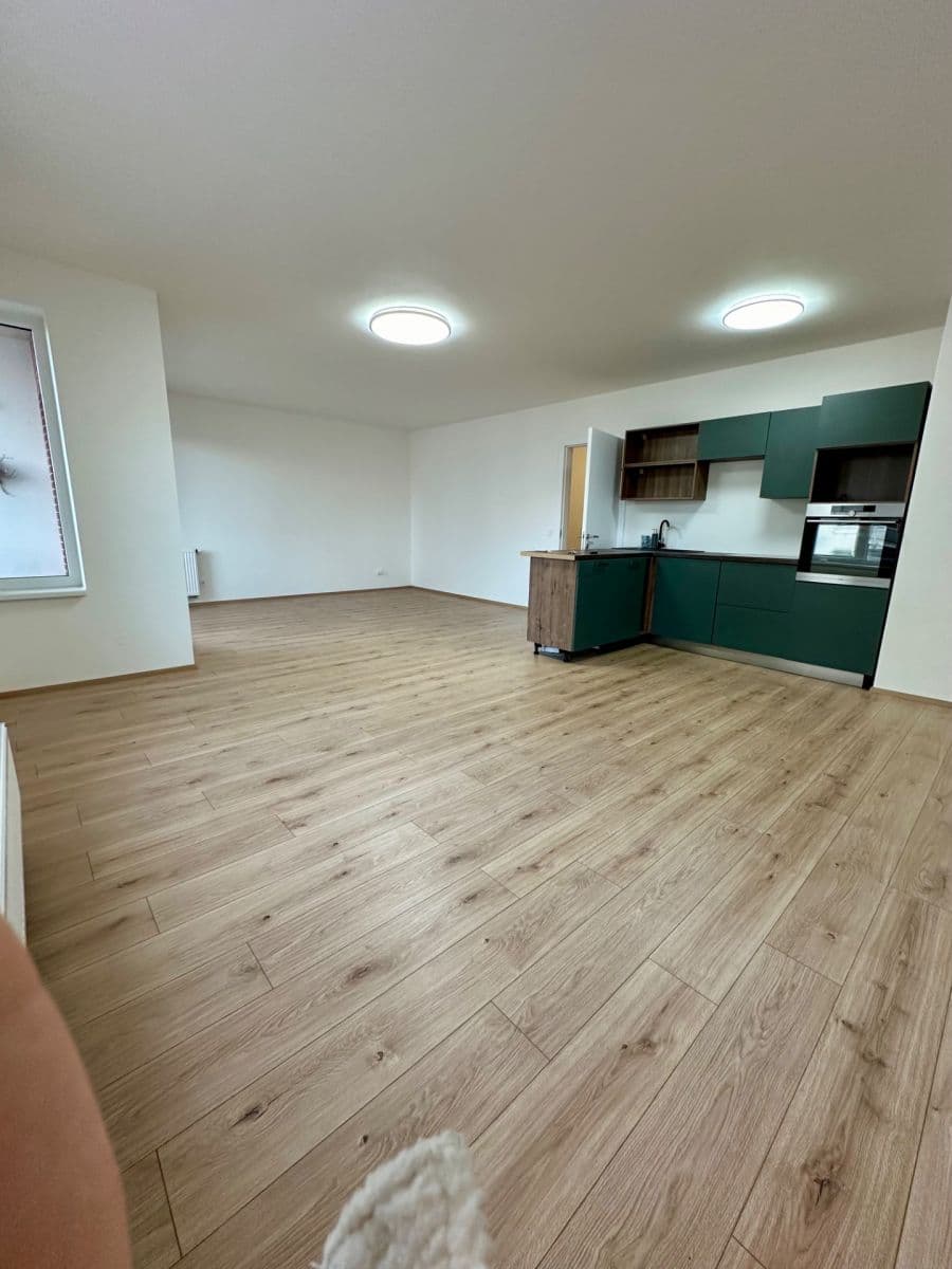 Prenájom bytu 1-izbový 60 m², Průběžná, Hradec Králové, Královéhradecký kraj Prenájom bytu 1-izbový 60 m², Průběžná, Hradec Králové, Královéhradecký kraj