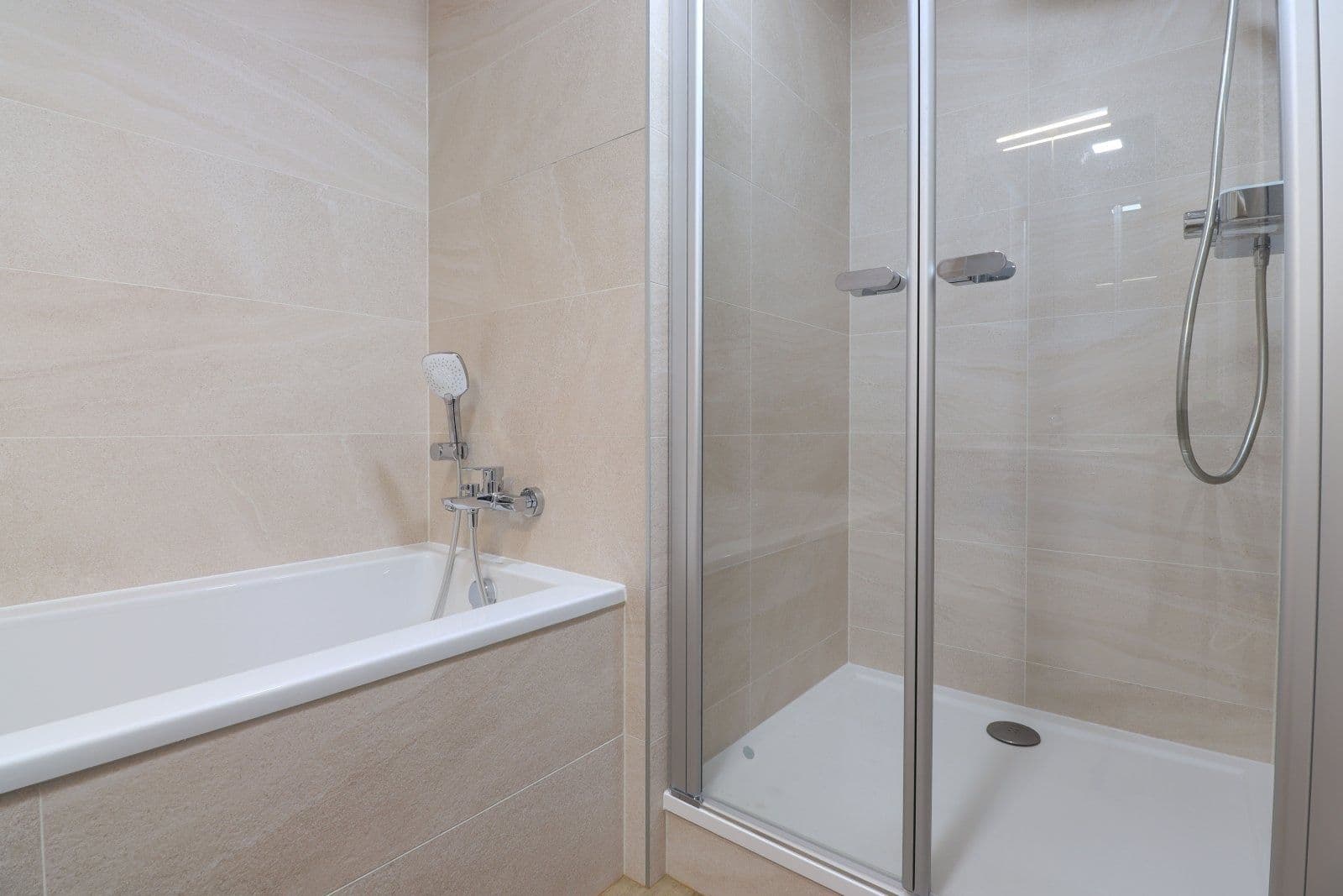 Prenájom bytu 3-izbový 78 m², Ohradní, Praha, Praha Prenájom bytu 3-izbový 78 m², Ohradní, Praha, Praha