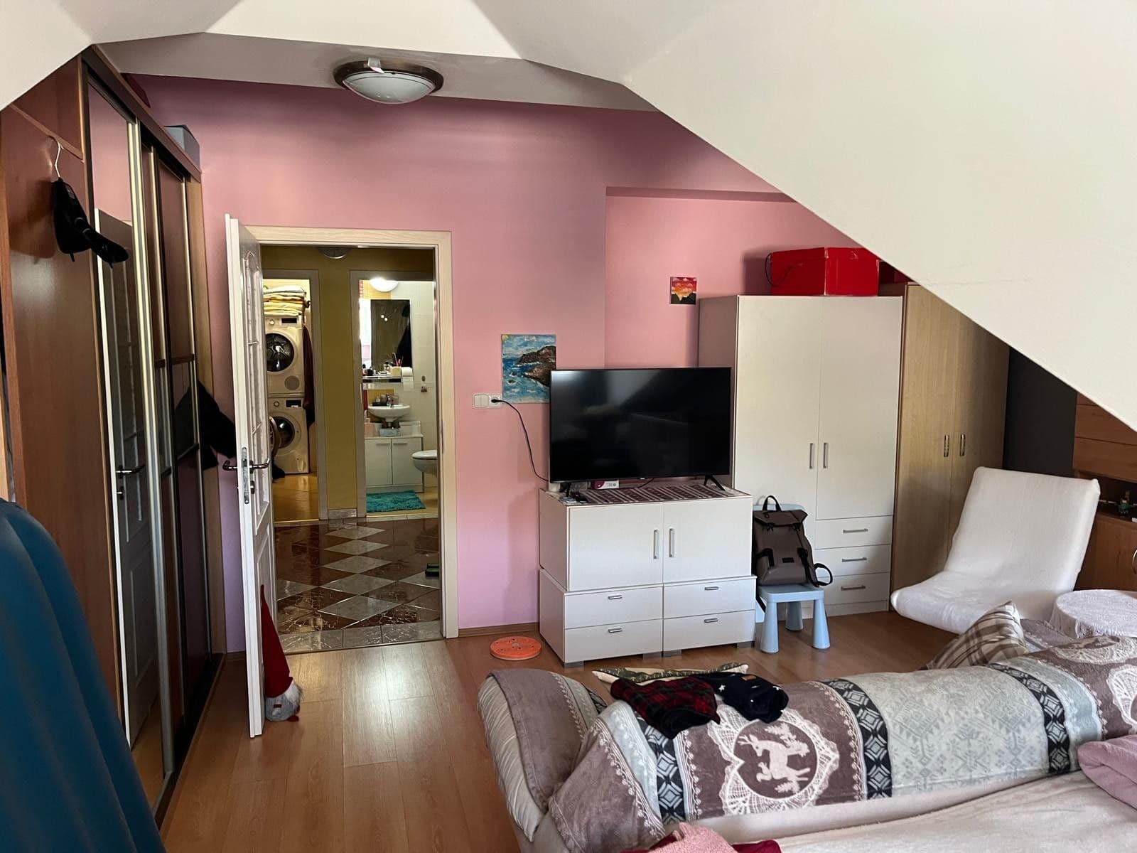 Predaj bytu 3-izbový 301 m², Zámecký vrch, Karlovy Vary, Karlovarský kraj Predaj bytu 3-izbový 301 m², Zámecký vrch, Karlovy Vary, Karlovarský kraj