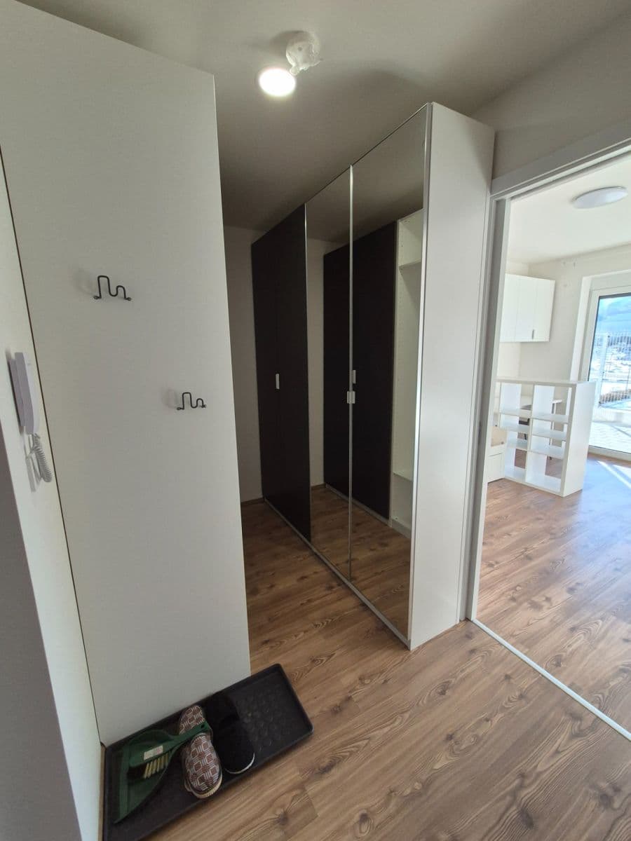 Prenájom bytu 1-izbový 32 m², Pšeničná, Hořovice, Středočeský kraj Prenájom bytu 1-izbový 32 m², Pšeničná, Hořovice, Středočeský kraj