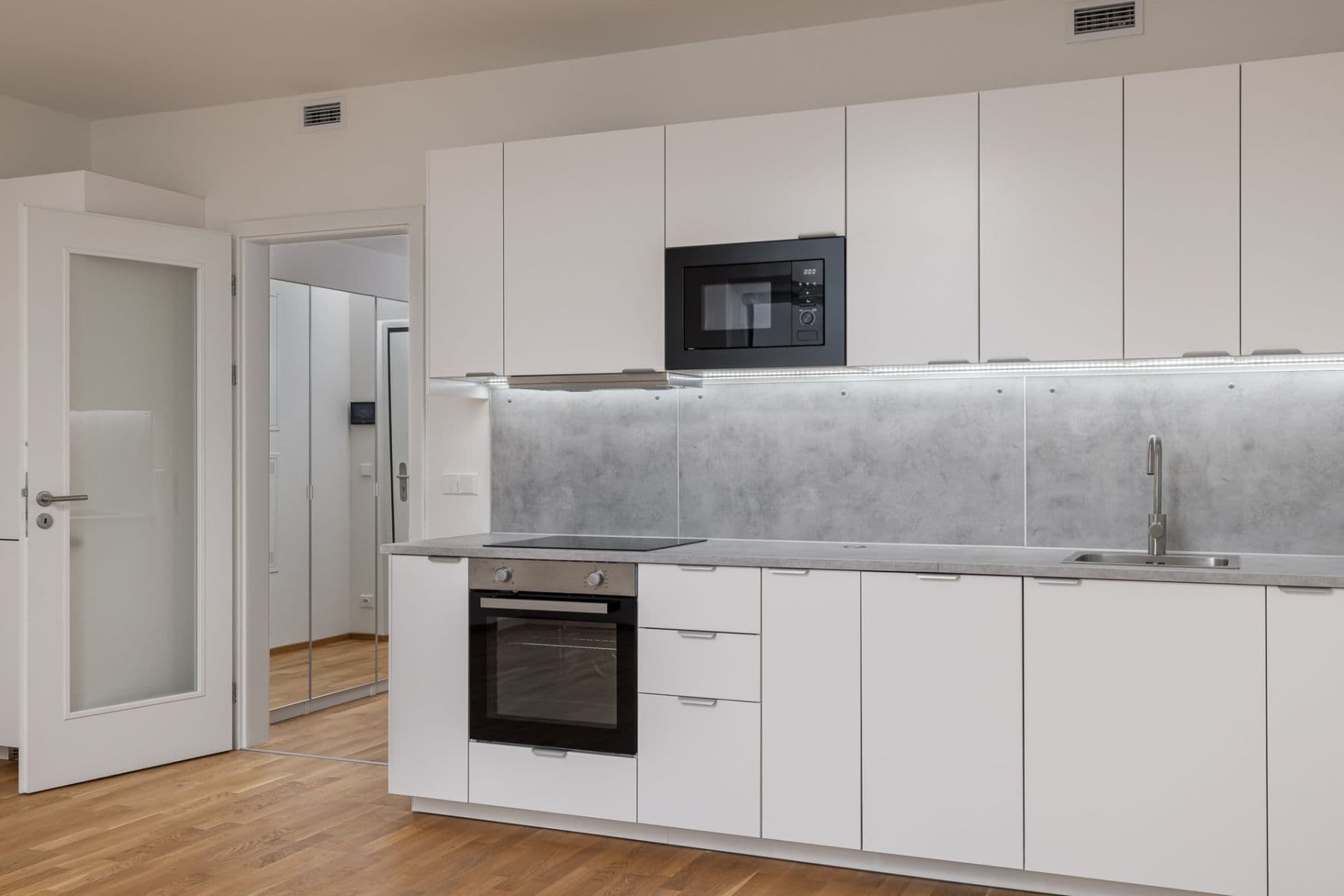 Prenájom bytu 1-izbový 37 m², Fafkových, Praha, Praha Prenájom bytu 1-izbový 37 m², Fafkových, Praha, Praha