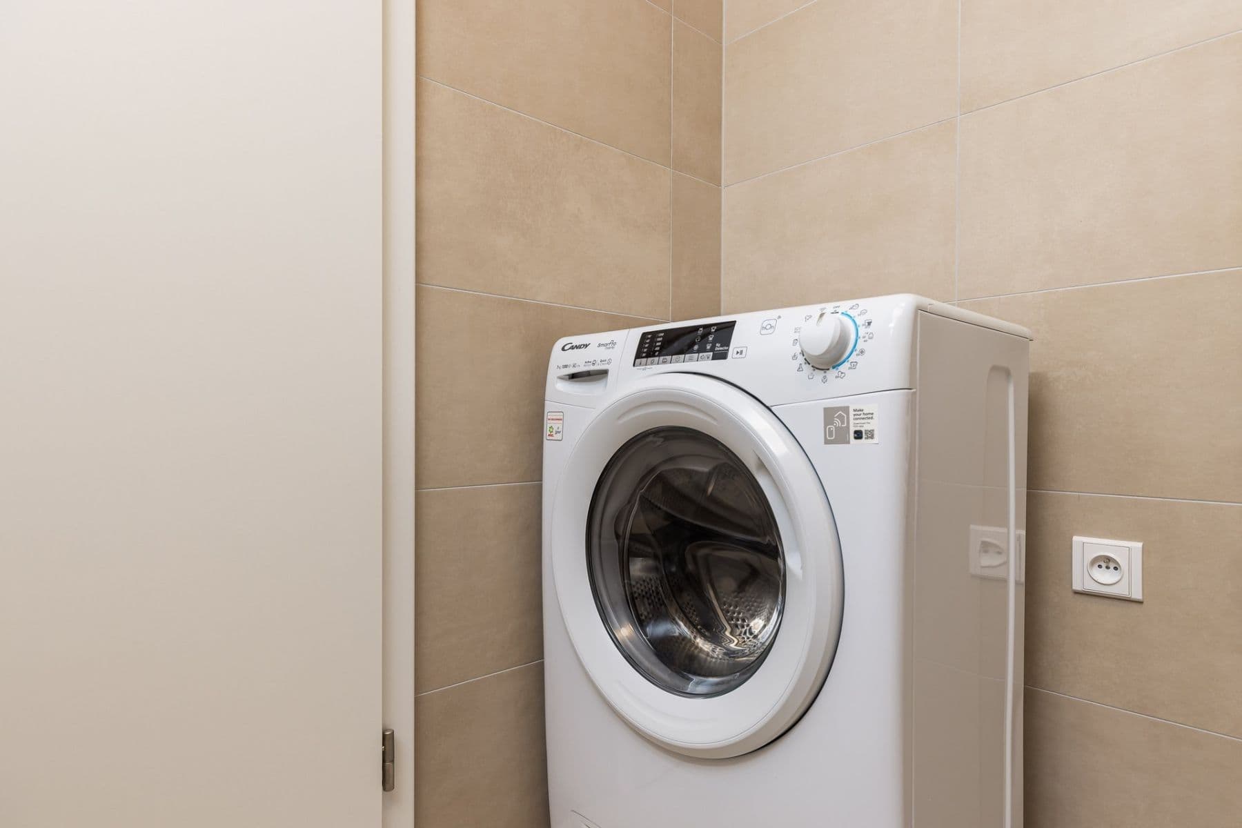 Prenájom bytu 1-izbový 37 m², Fafkových, Praha, Praha Prenájom bytu 1-izbový 37 m², Fafkových, Praha, Praha