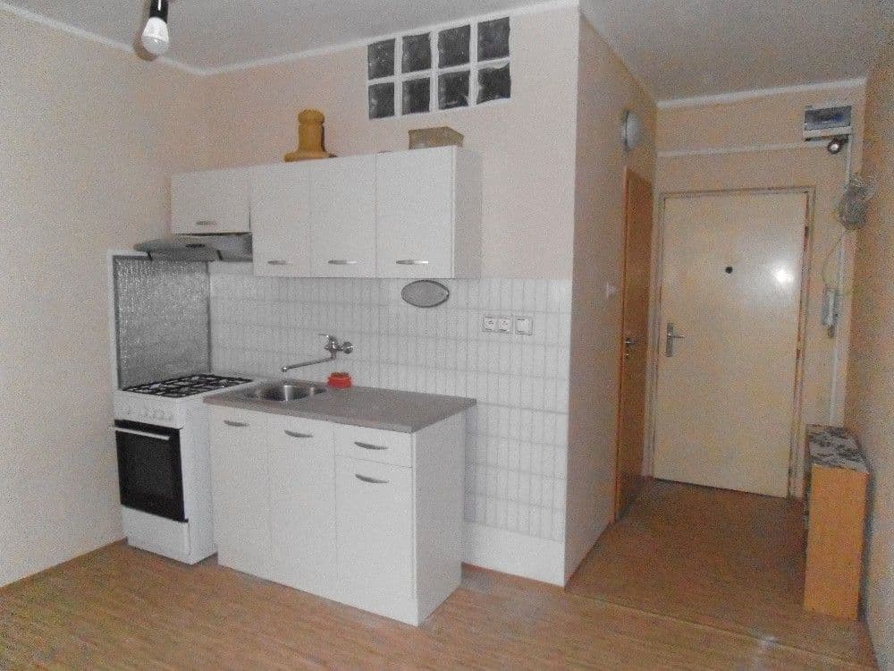 Prenájom bytu 1-izbový 38 m², Březenecká, Chomutov, Ústecký kraj Prenájom bytu 1-izbový 38 m², Březenecká, Chomutov, Ústecký kraj