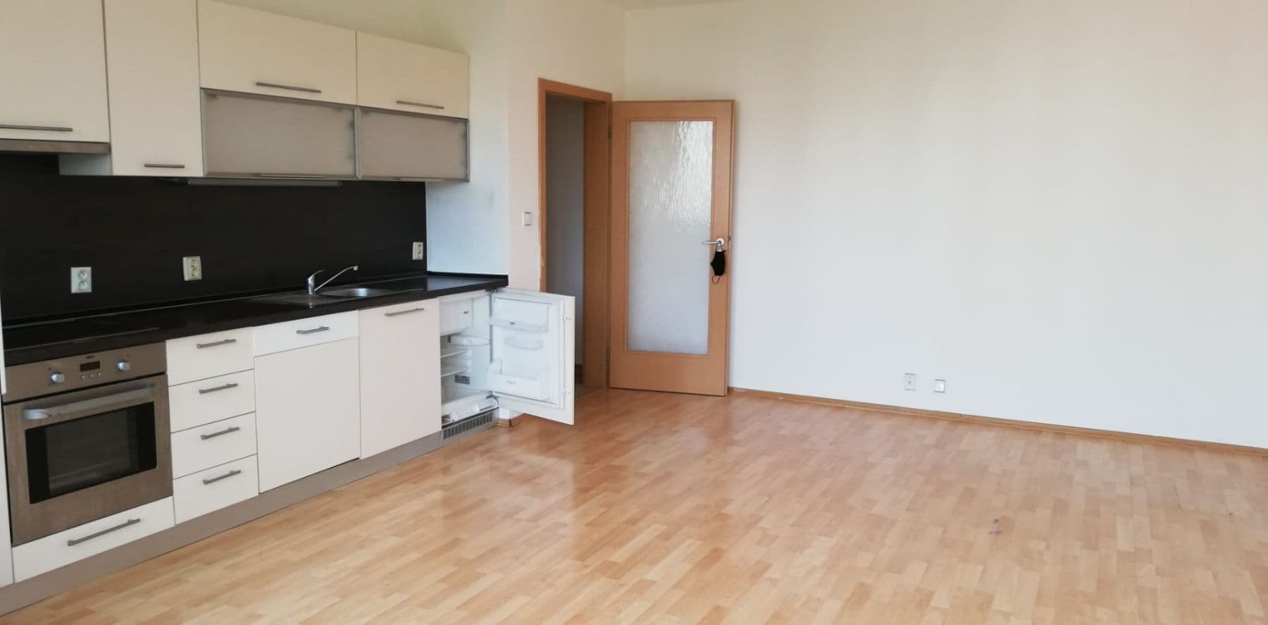 Prenájom bytu 1-izbový 38 m², Gutova, Praha, Praha Prenájom bytu 1-izbový 38 m², Gutova, Praha, Praha