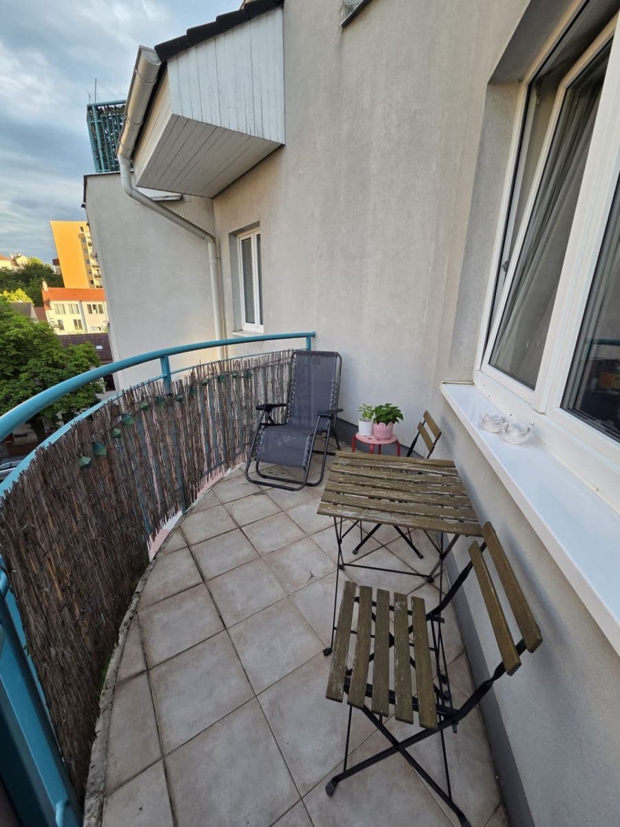 Prenájom bytu 1-izbový 38 m², Gutova, Praha, Praha Prenájom bytu 1-izbový 38 m², Gutova, Praha, Praha