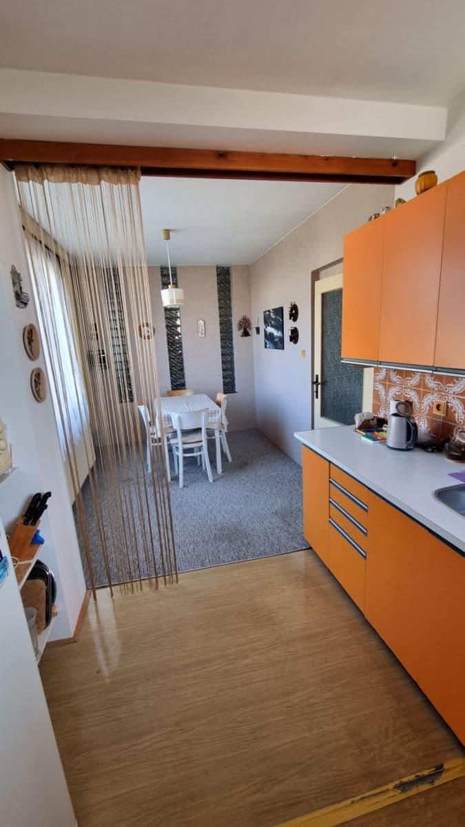 Predaj domu 180 m², pozemek 898 m², Mikulovická, Pardubice, Pardubický kraj Predaj domu 180 m², pozemek 898 m², Mikulovická, Pardubice, Pardubický kraj