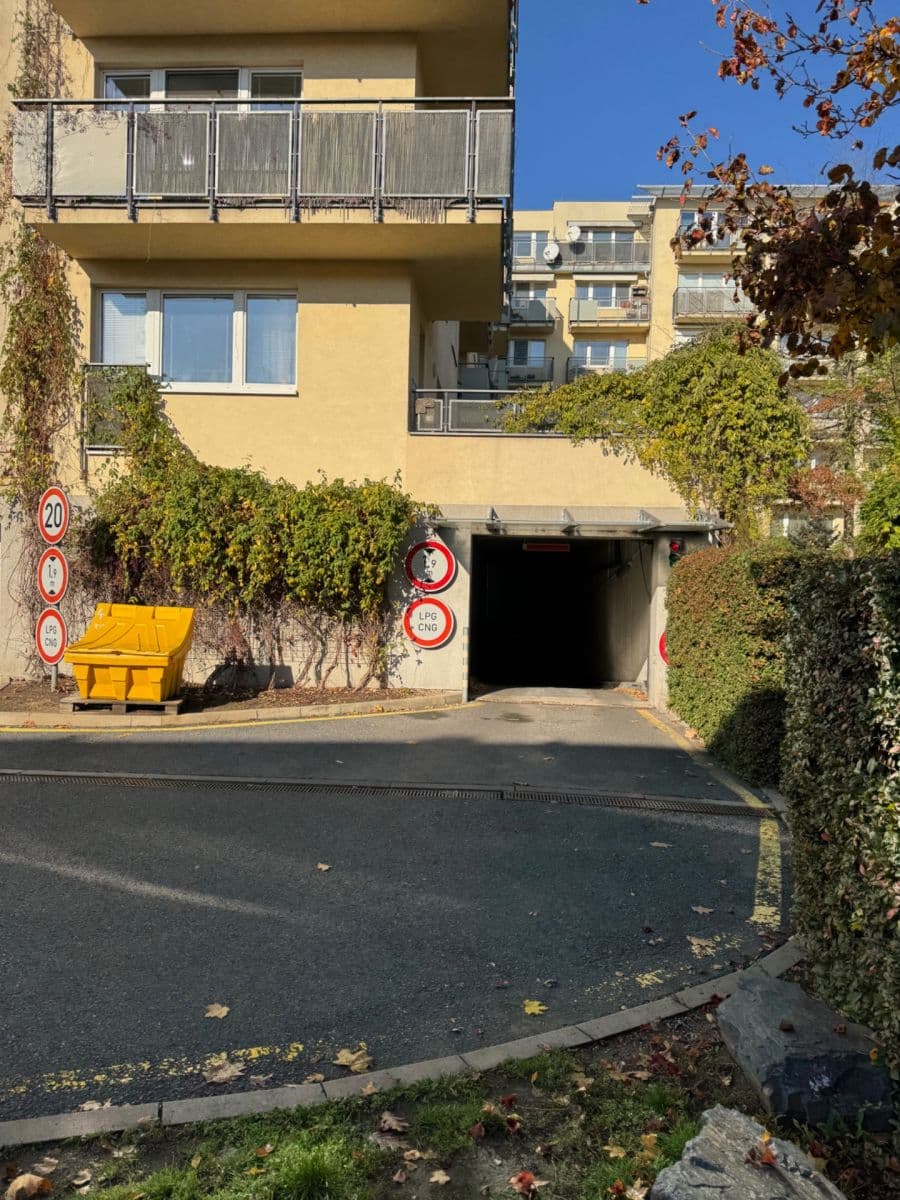 Predaj garáže 18 m², Praha, Praha Predaj garáže 18 m², Praha, Praha