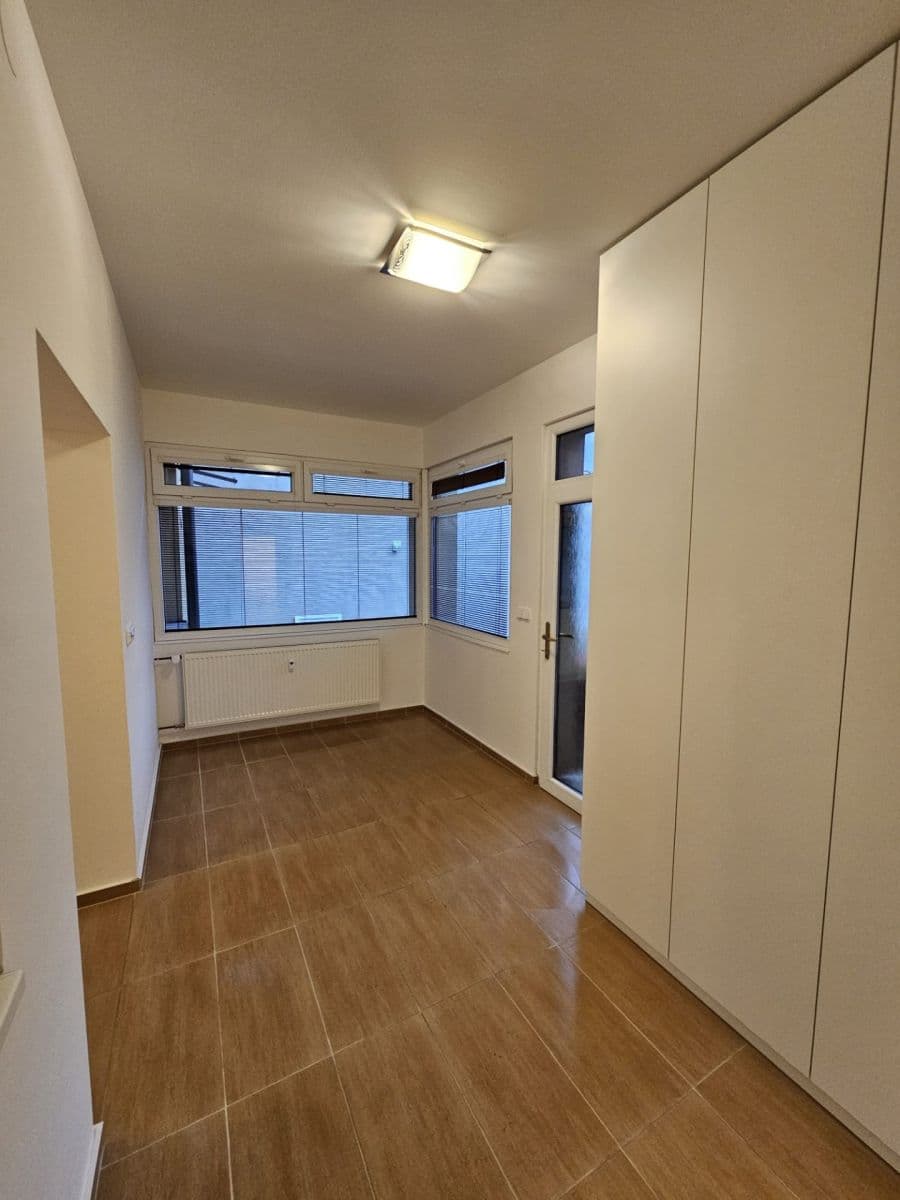 Prenájom bytu 2-izbový 86 m², Legionářská, Kuřim, Jihomoravský kraj Prenájom bytu 2-izbový 86 m², Legionářská, Kuřim, Jihomoravský kraj