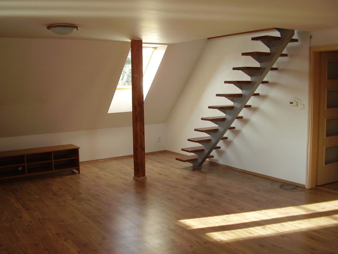 Predaj bytu 5-izbový 104 m², kpt. Jaroše, Kladno, Středočeský kraj Predaj bytu 5-izbový 104 m², kpt. Jaroše, Kladno, Středočeský kraj