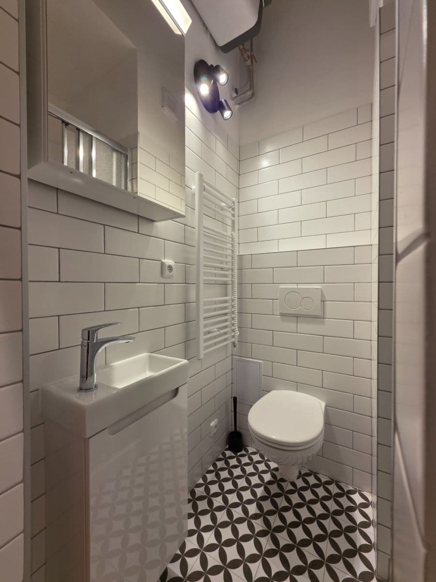 Prenájom bytu 2-izbový 39 m², Jagellonská, Praha, Praha Prenájom bytu 2-izbový 39 m², Jagellonská, Praha, Praha