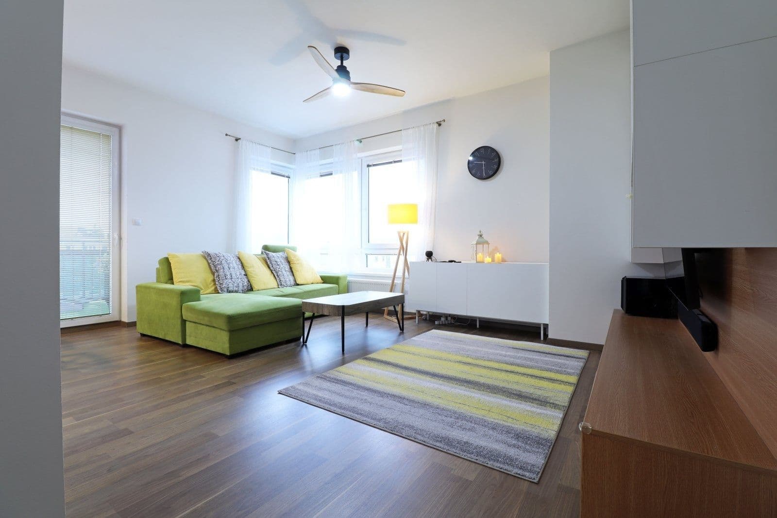 Prenájom bytu 3-izbový 74 m², Rižská, Praha, Praha Prenájom bytu 3-izbový 74 m², Rižská, Praha, Praha