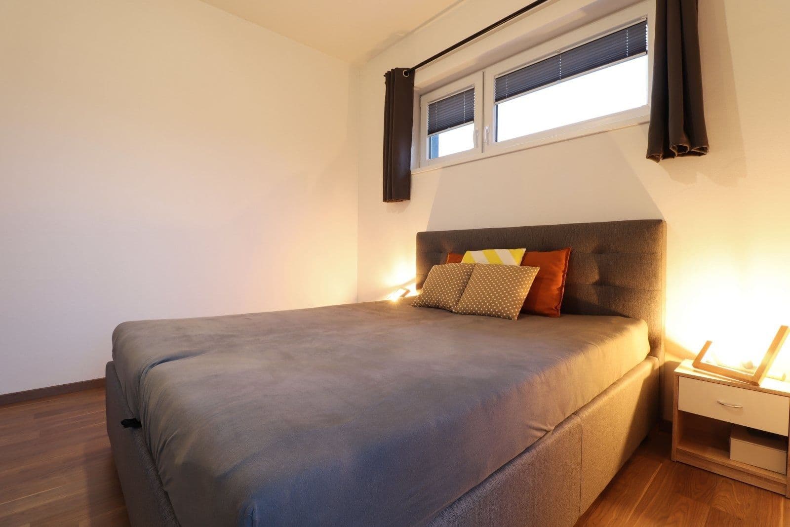 Prenájom bytu 3-izbový 74 m², Rižská, Praha, Praha Prenájom bytu 3-izbový 74 m², Rižská, Praha, Praha