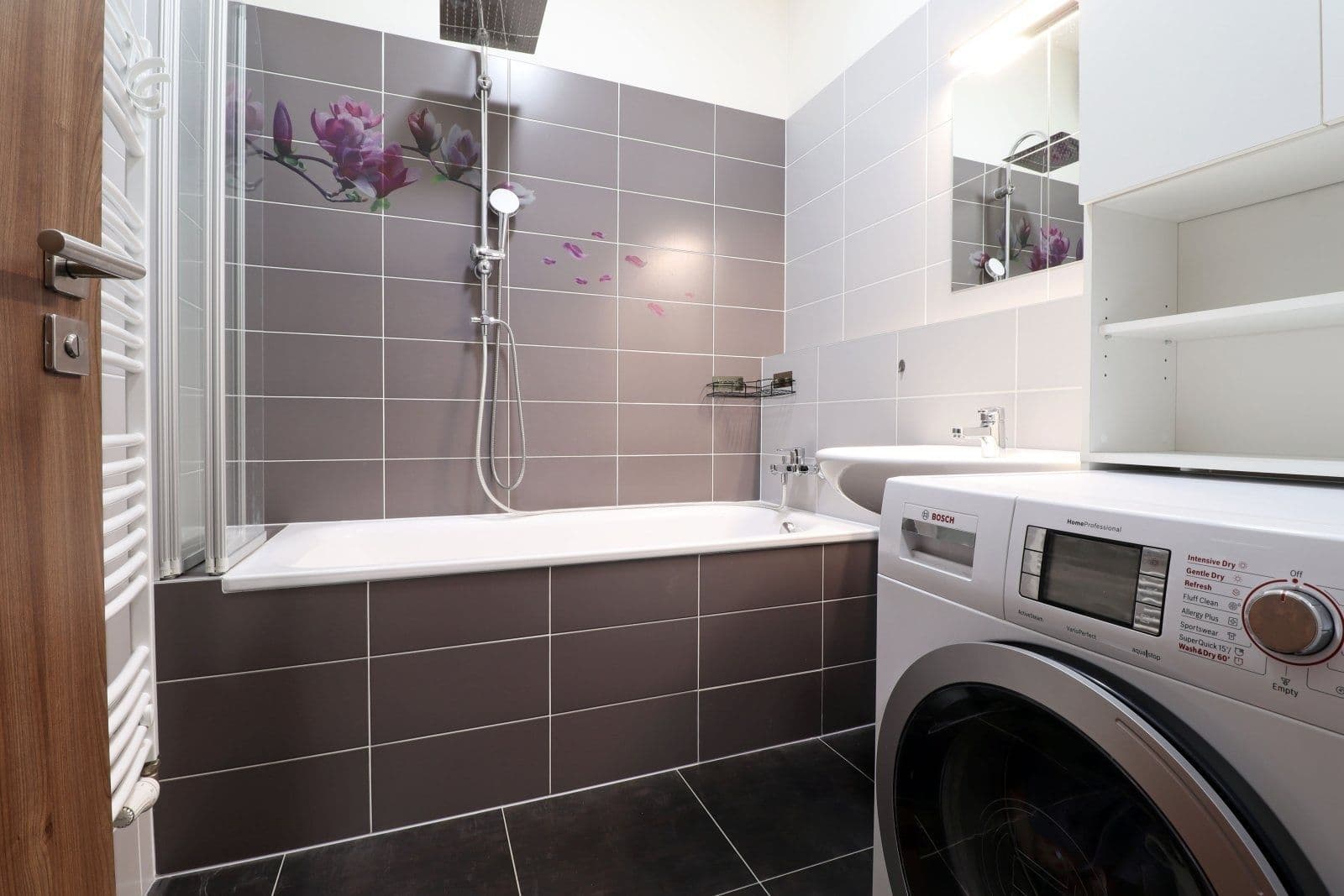 Prenájom bytu 3-izbový 74 m², Rižská, Praha, Praha Prenájom bytu 3-izbový 74 m², Rižská, Praha, Praha