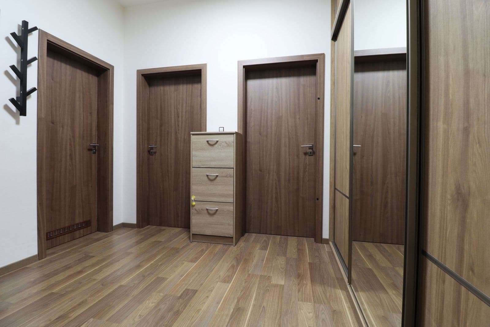 Prenájom bytu 3-izbový 74 m², Rižská, Praha, Praha Prenájom bytu 3-izbový 74 m², Rižská, Praha, Praha