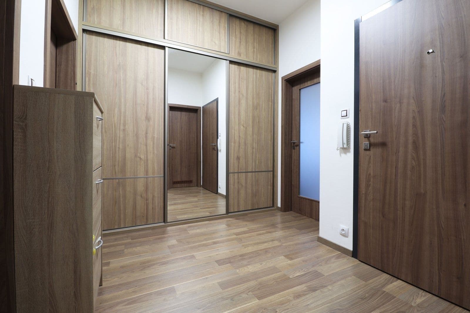 Prenájom bytu 3-izbový 74 m², Rižská, Praha, Praha Prenájom bytu 3-izbový 74 m², Rižská, Praha, Praha