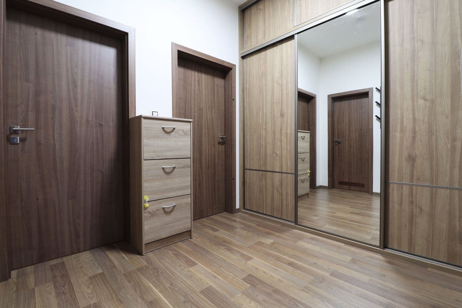 Prenájom bytu 3-izbový 74 m², Rižská, Praha, Praha Prenájom bytu 3-izbový 74 m², Rižská, Praha, Praha