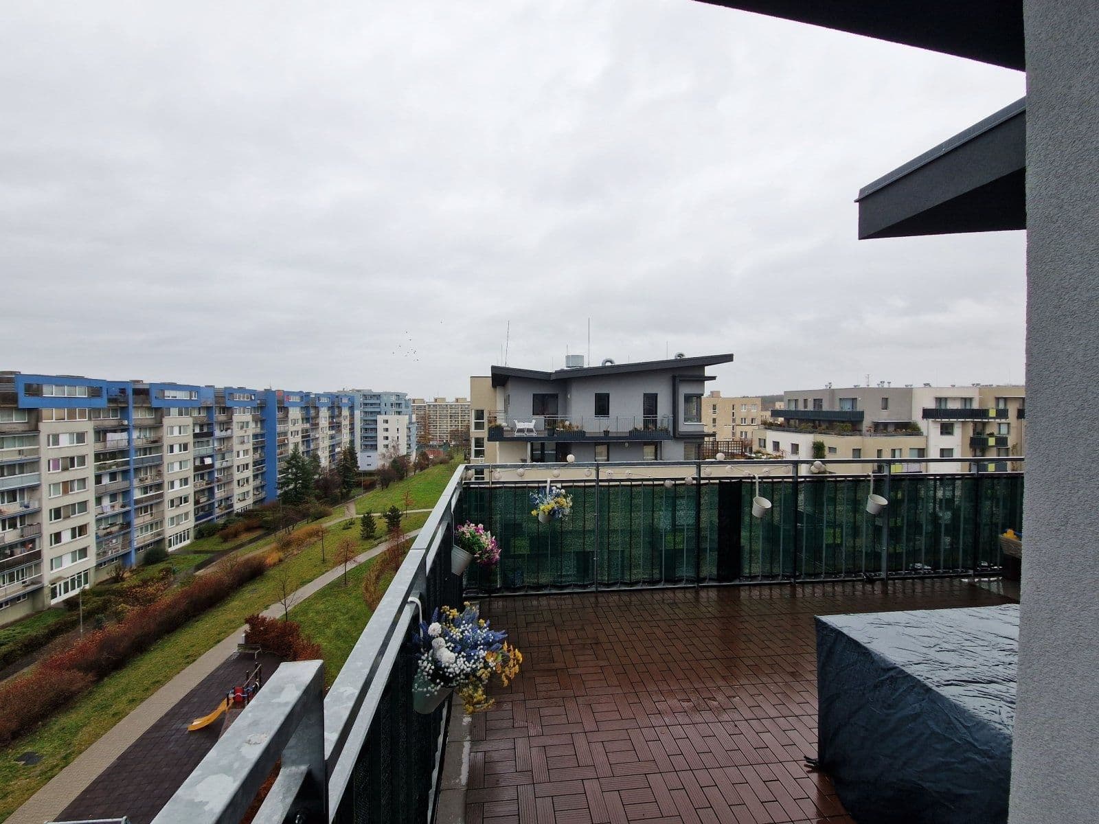 Prenájom bytu 3-izbový 74 m², Rižská, Praha, Praha Prenájom bytu 3-izbový 74 m², Rižská, Praha, Praha