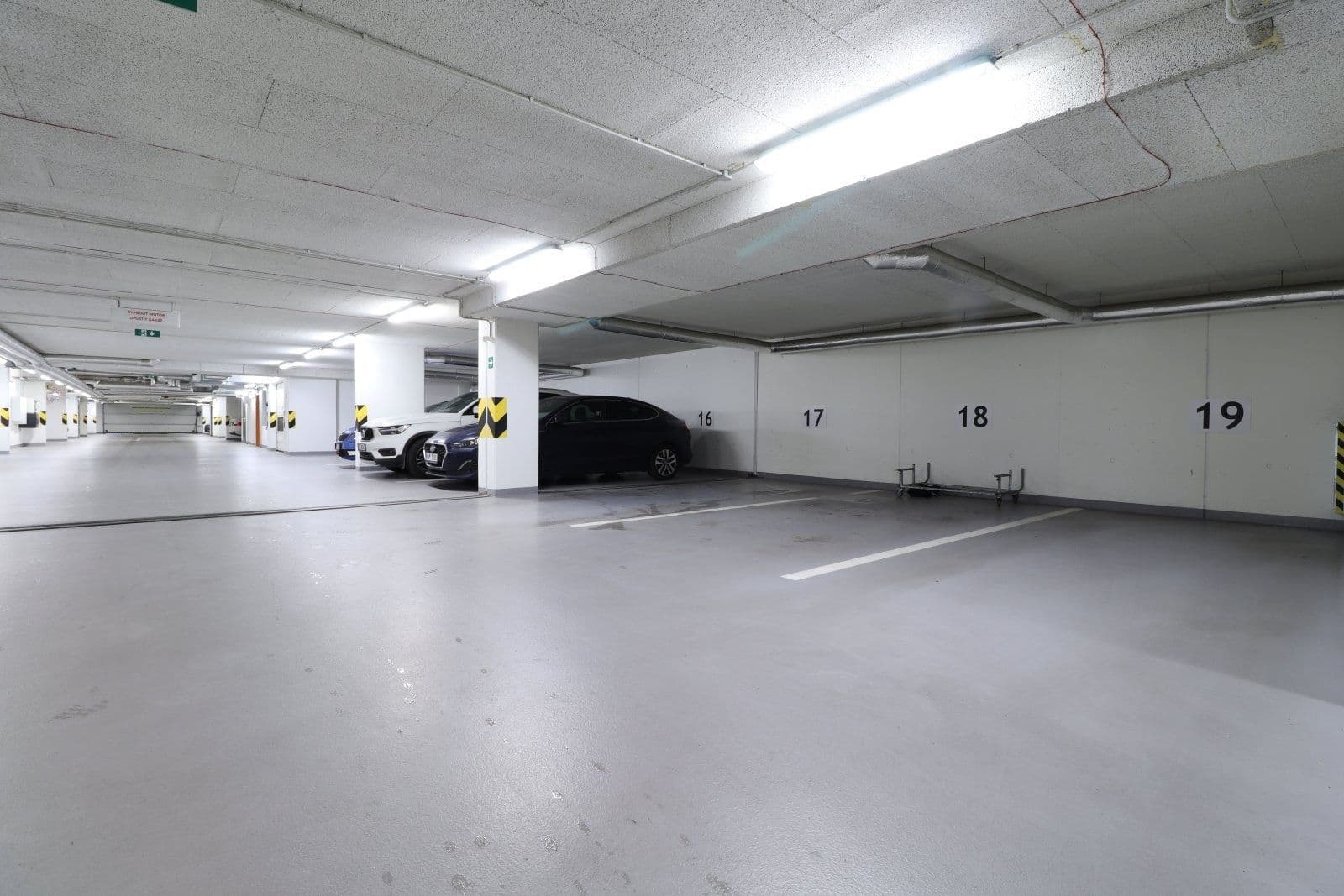 Prenájom bytu 3-izbový 74 m², Rižská, Praha, Praha Prenájom bytu 3-izbový 74 m², Rižská, Praha, Praha