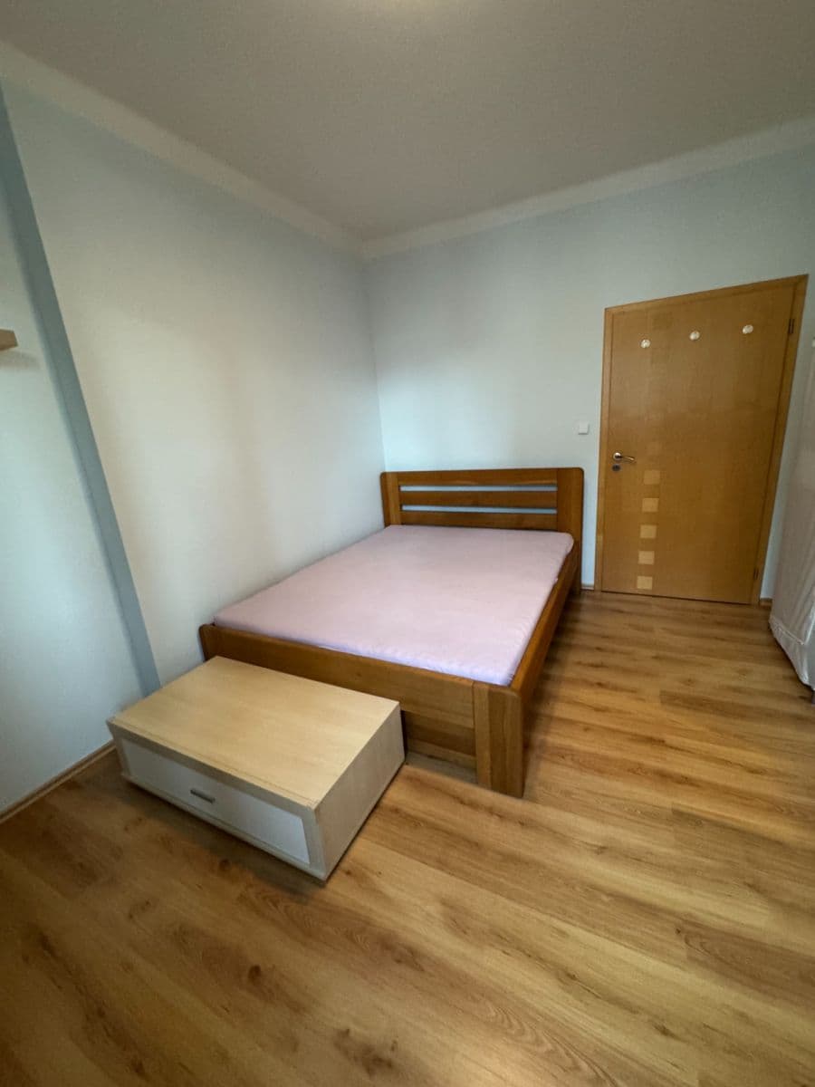 Prenájom bytu 3-izbový 88 m², Vrázova, Praha, Praha Prenájom bytu 3-izbový 88 m², Vrázova, Praha, Praha