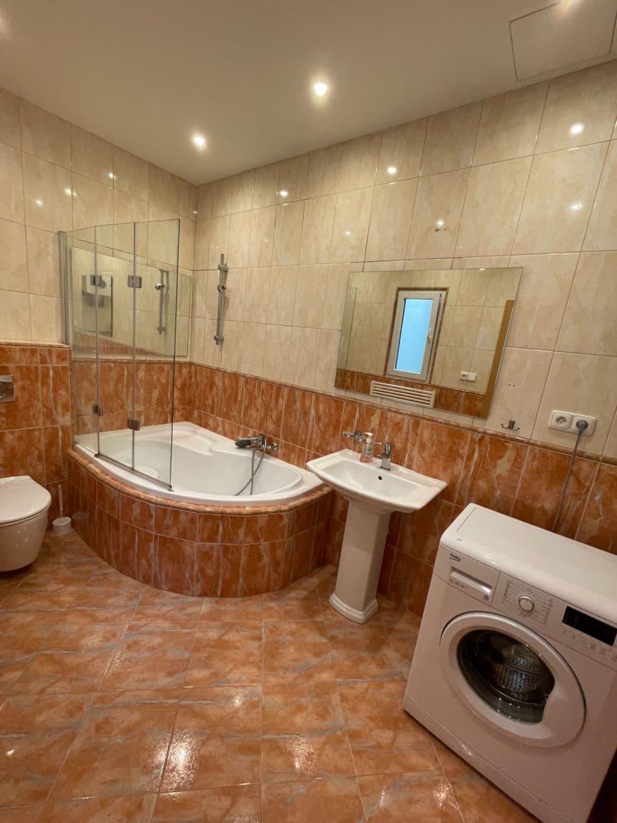 Prenájom bytu 3-izbový 88 m², Vrázova, Praha, Praha Prenájom bytu 3-izbový 88 m², Vrázova, Praha, Praha